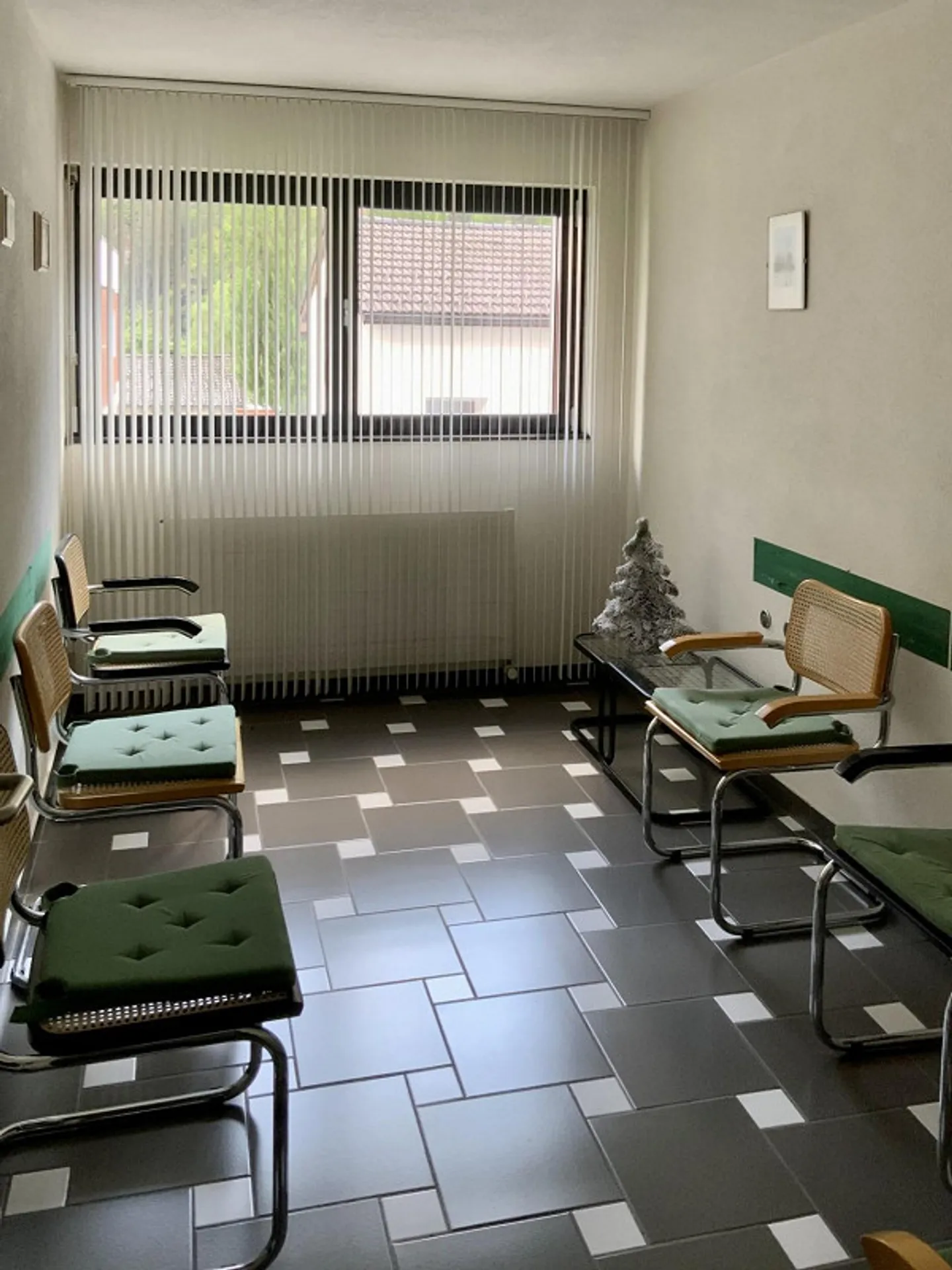 FAIDO - MEDICAL PRACTICE ROOM FOR RENT - Photo 2 of 9