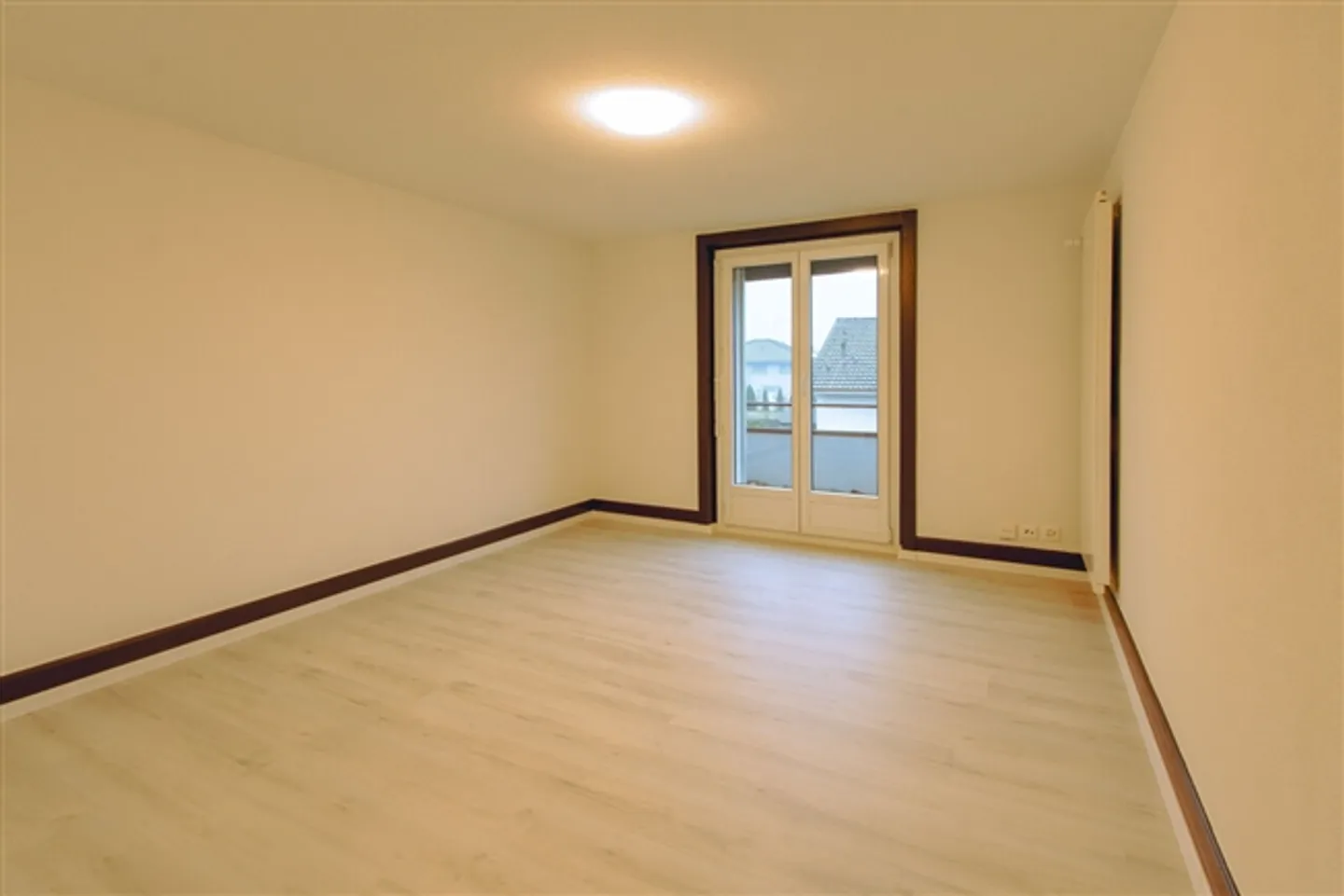 Charming 2-room apartment with balcony in Murten - Photo 5 of 8