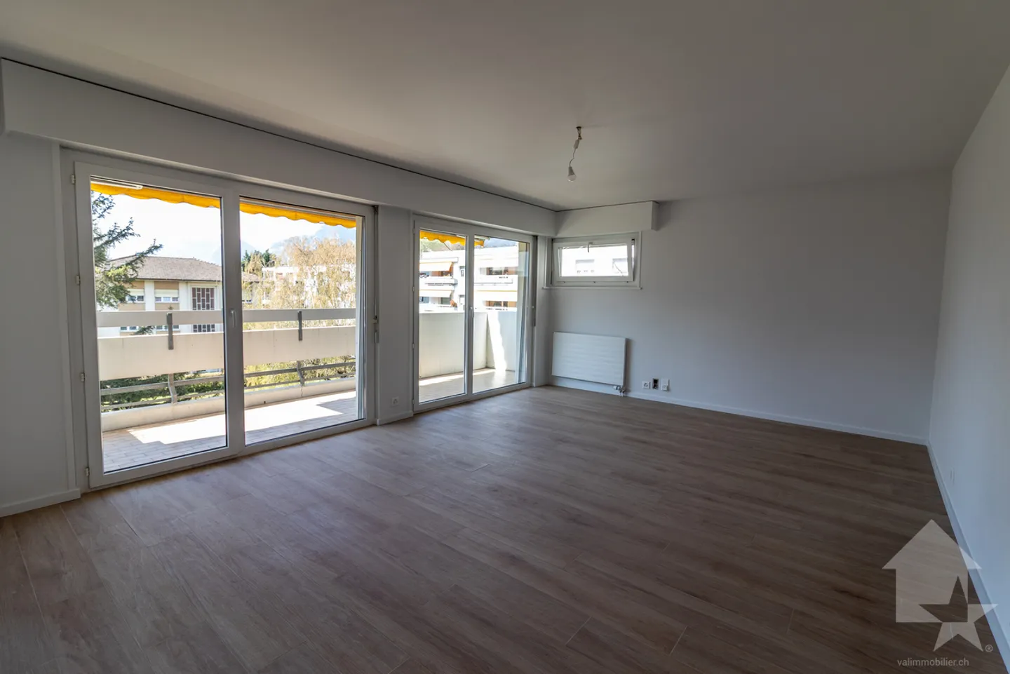 Beautiful 4.5-room apartment with 2 parking spaces included - Photo 4 of 15