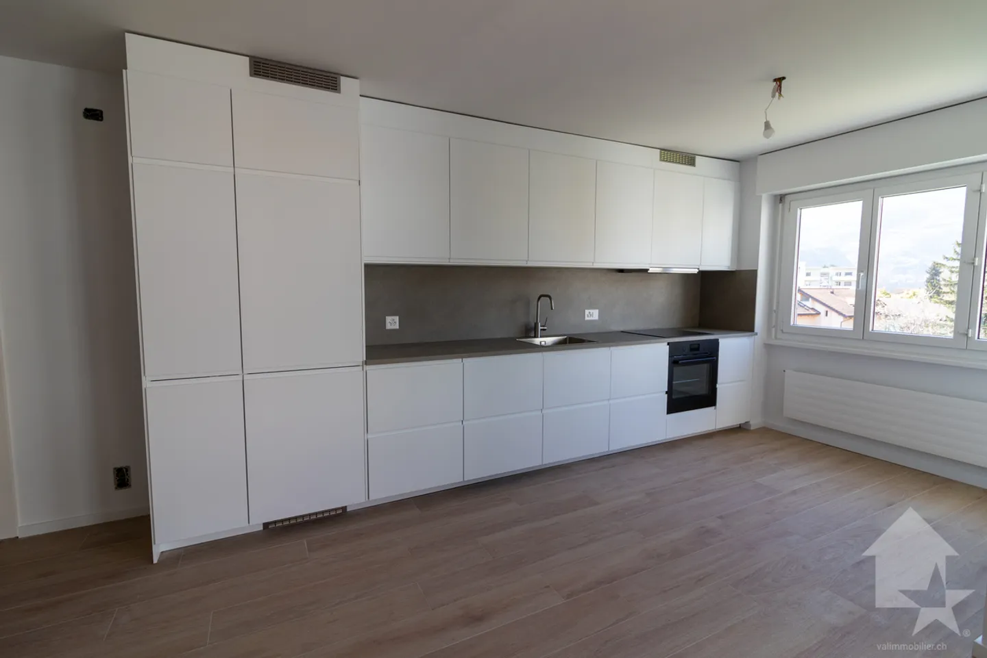 Beautiful 4.5-room apartment with 2 parking spaces included - Photo 2 of 15