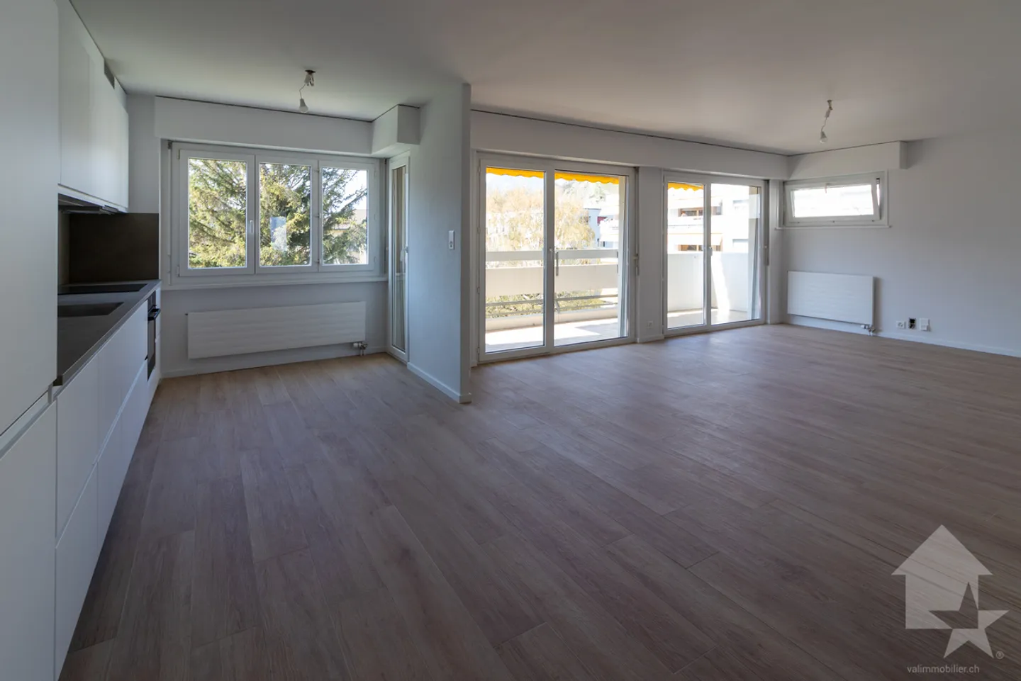 Beautiful 4.5-room apartment with 2 parking spaces included - Photo 3 of 15