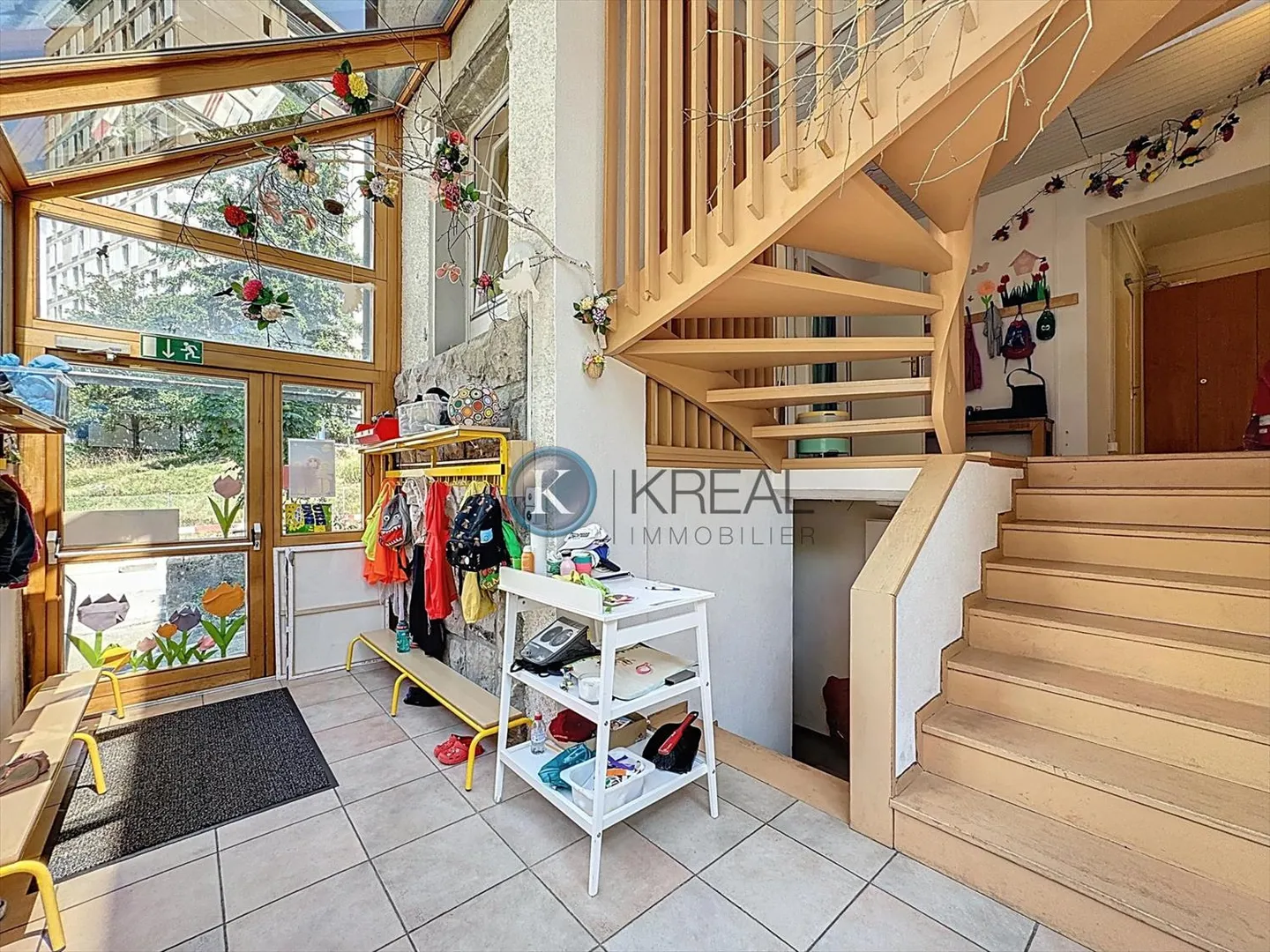 Mixed-use building for sale - Photo 3 of 11