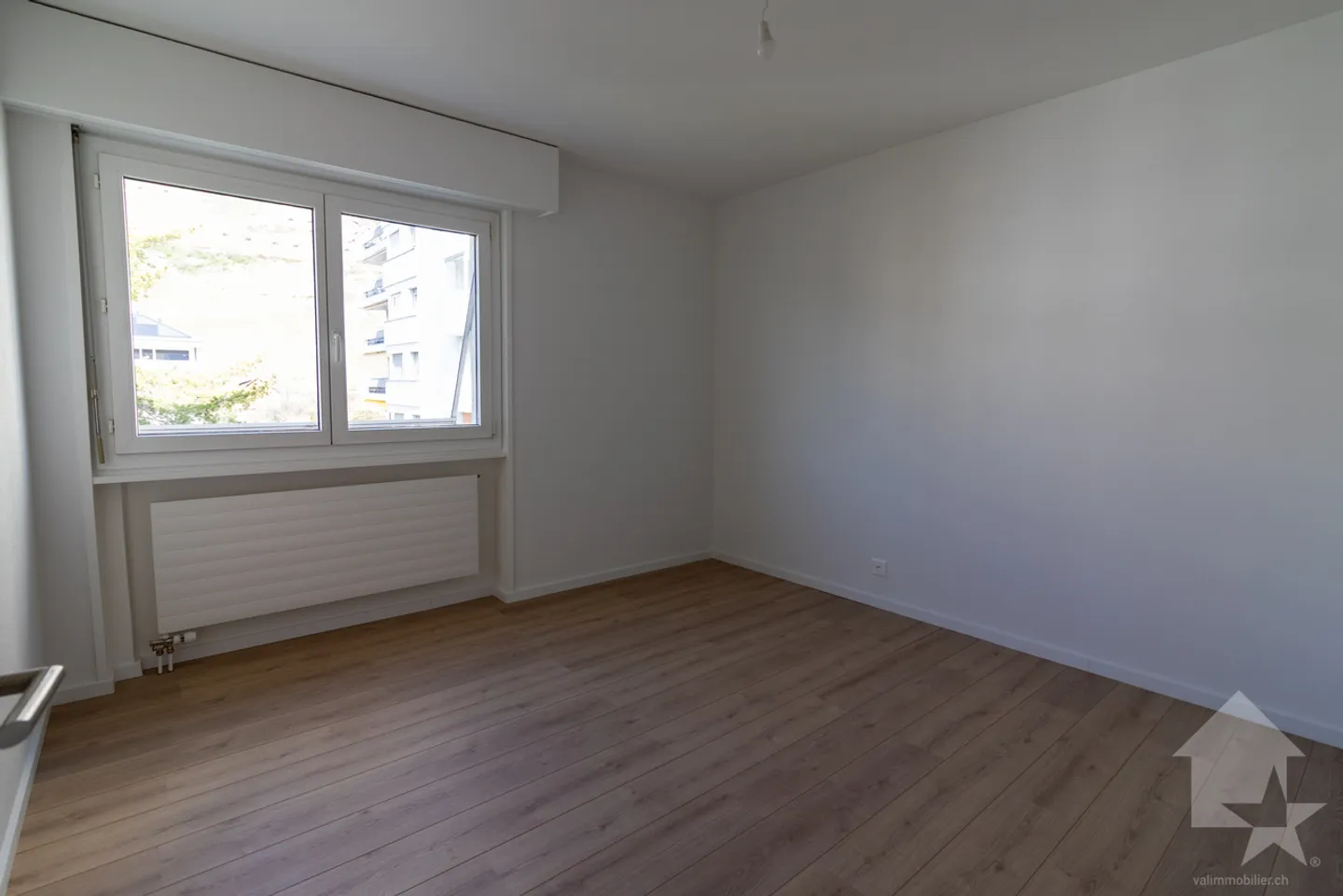 Beautiful 4.5-room apartment with 2 parking spaces included - Photo 10 of 15