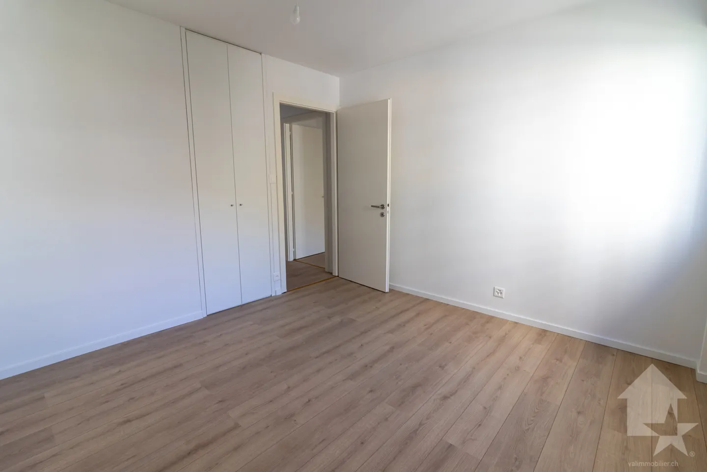 Beautiful 4.5-room apartment with 2 parking spaces included - Photo 11 of 15