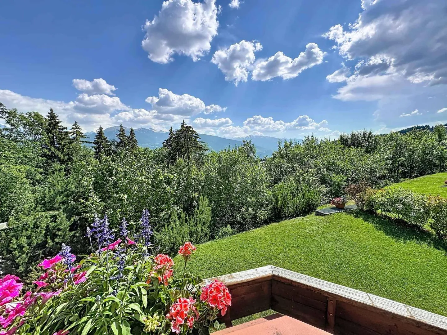 Magnifique appartement de 4,5 pièces avec jardin et belle vue - Photo 2 sur 11