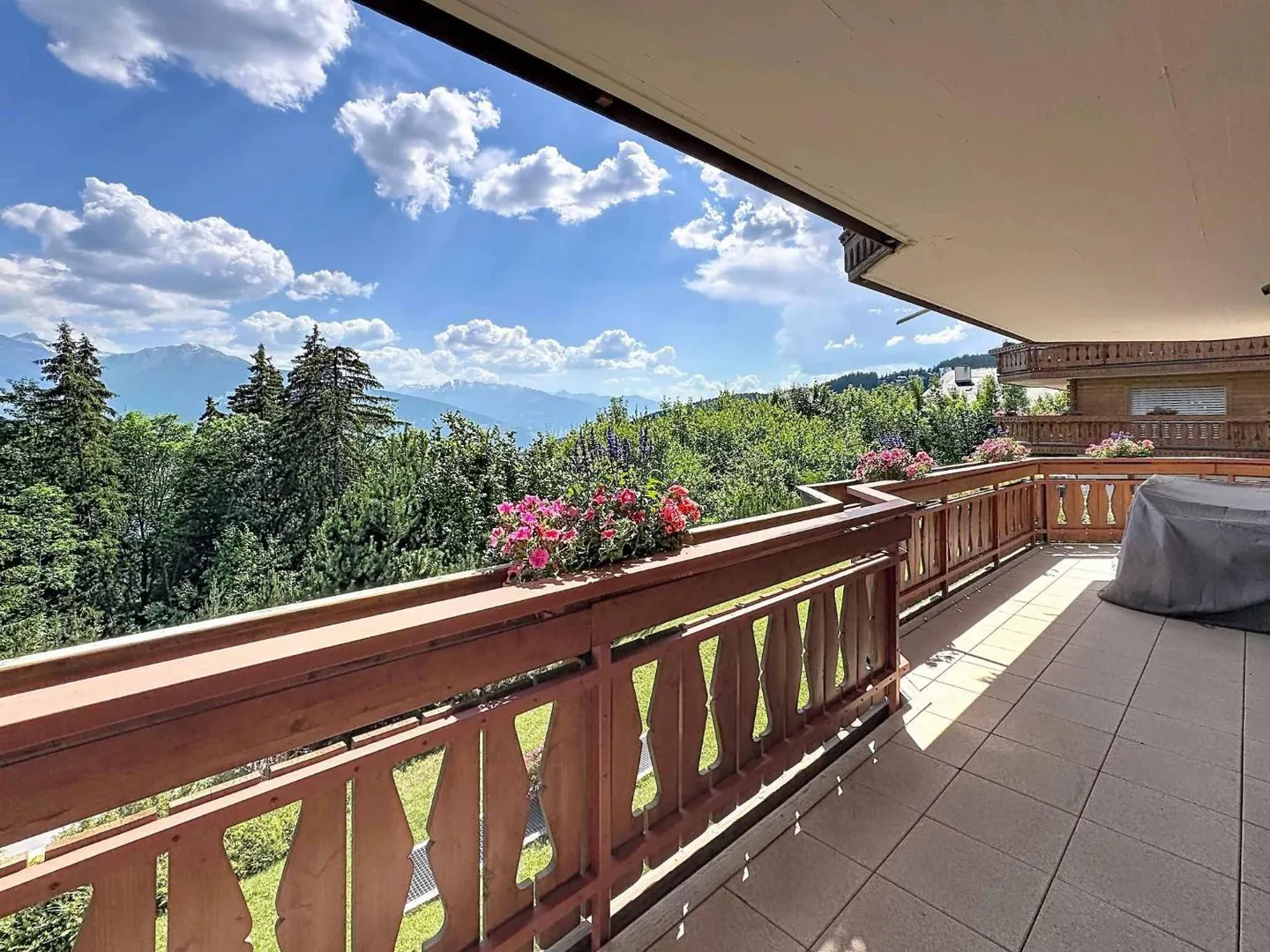 Magnifique appartement de 4,5 pièces avec jardin et belle vue - Photo 3 sur 11