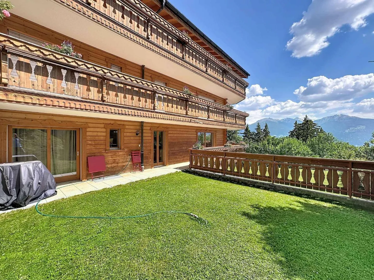 Magnifique appartement de 4,5 pièces avec jardin et belle vue - Photo 4 sur 11