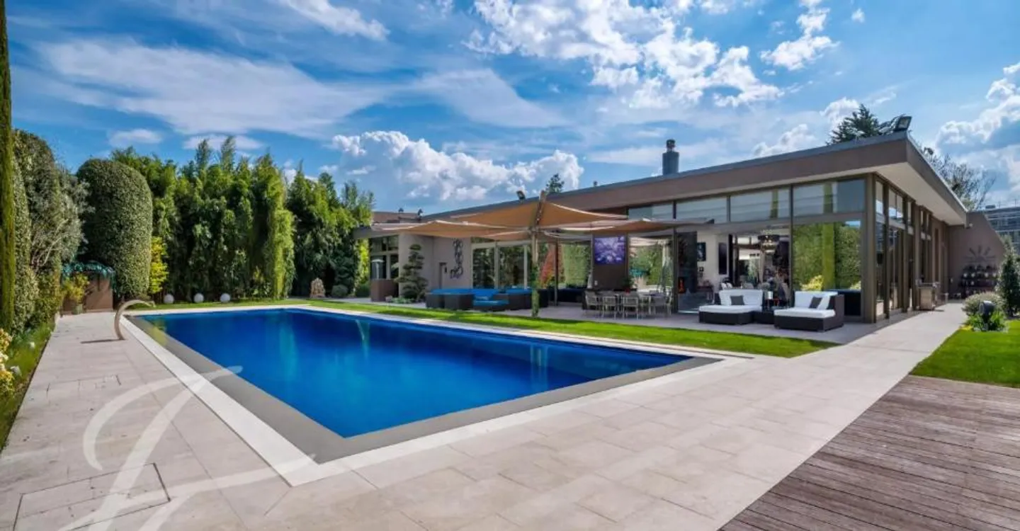 Exclusive Luxury Home in Geneva - Photo 1 of 13