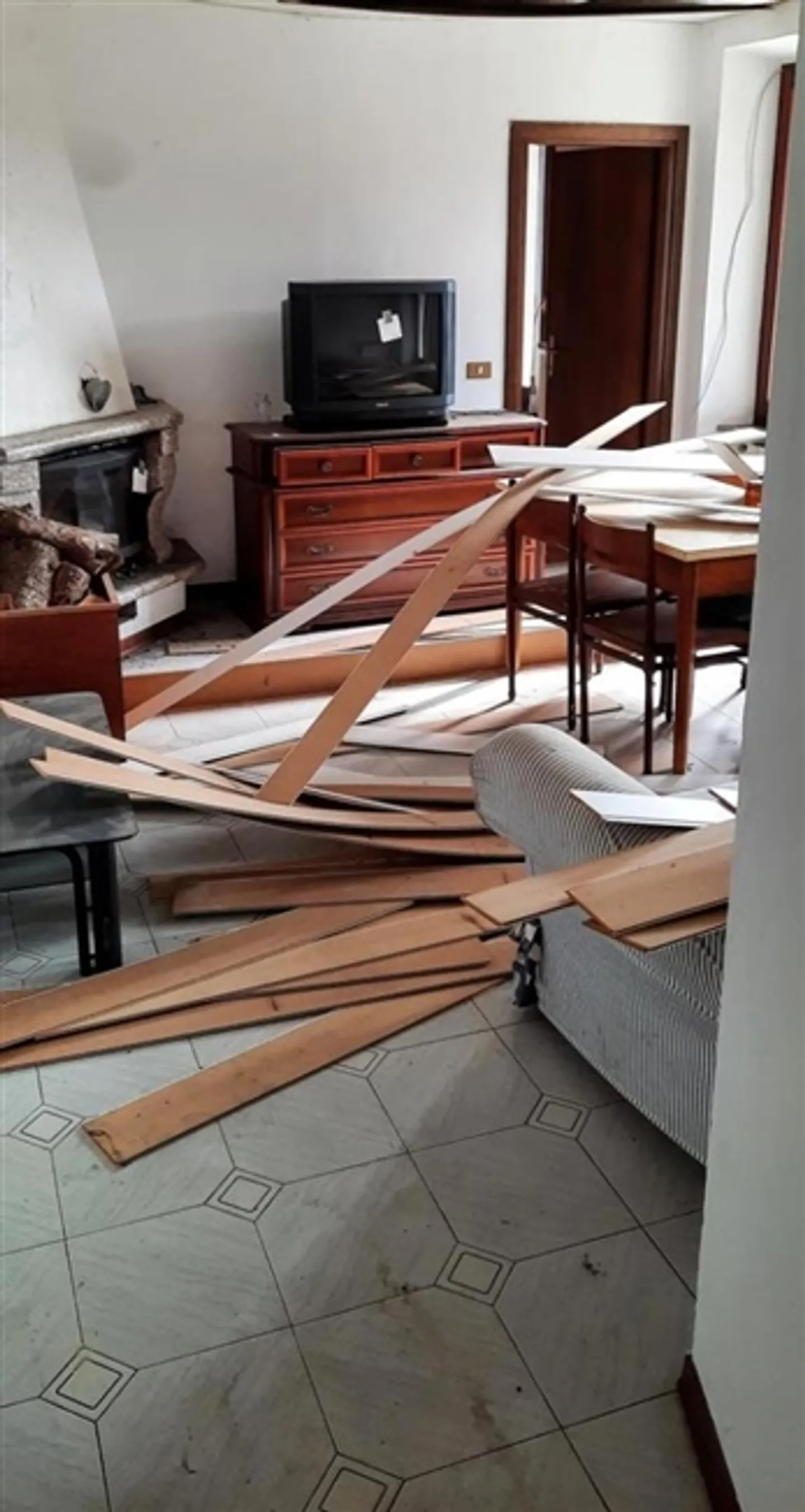 «Casa di 2 appartamenti a Maccagno - Garabiolo ( Italia )» - Foto 11 di 16
