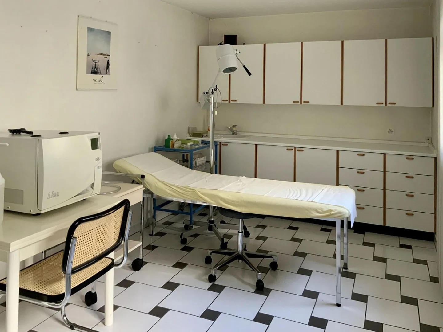 FAIDO - MEDICAL PRACTICE ROOM FOR RENT - Photo 5 of 9