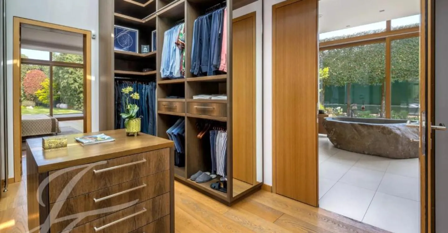 Exclusive Luxury Home in Geneva - Photo 11 of 13