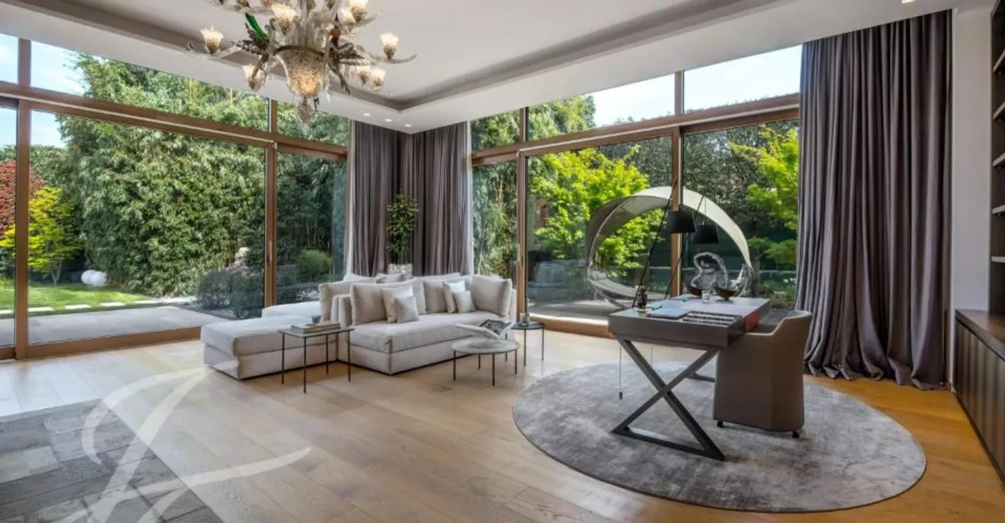 Exclusive Luxury Home in Geneva - Photo 12 of 13
