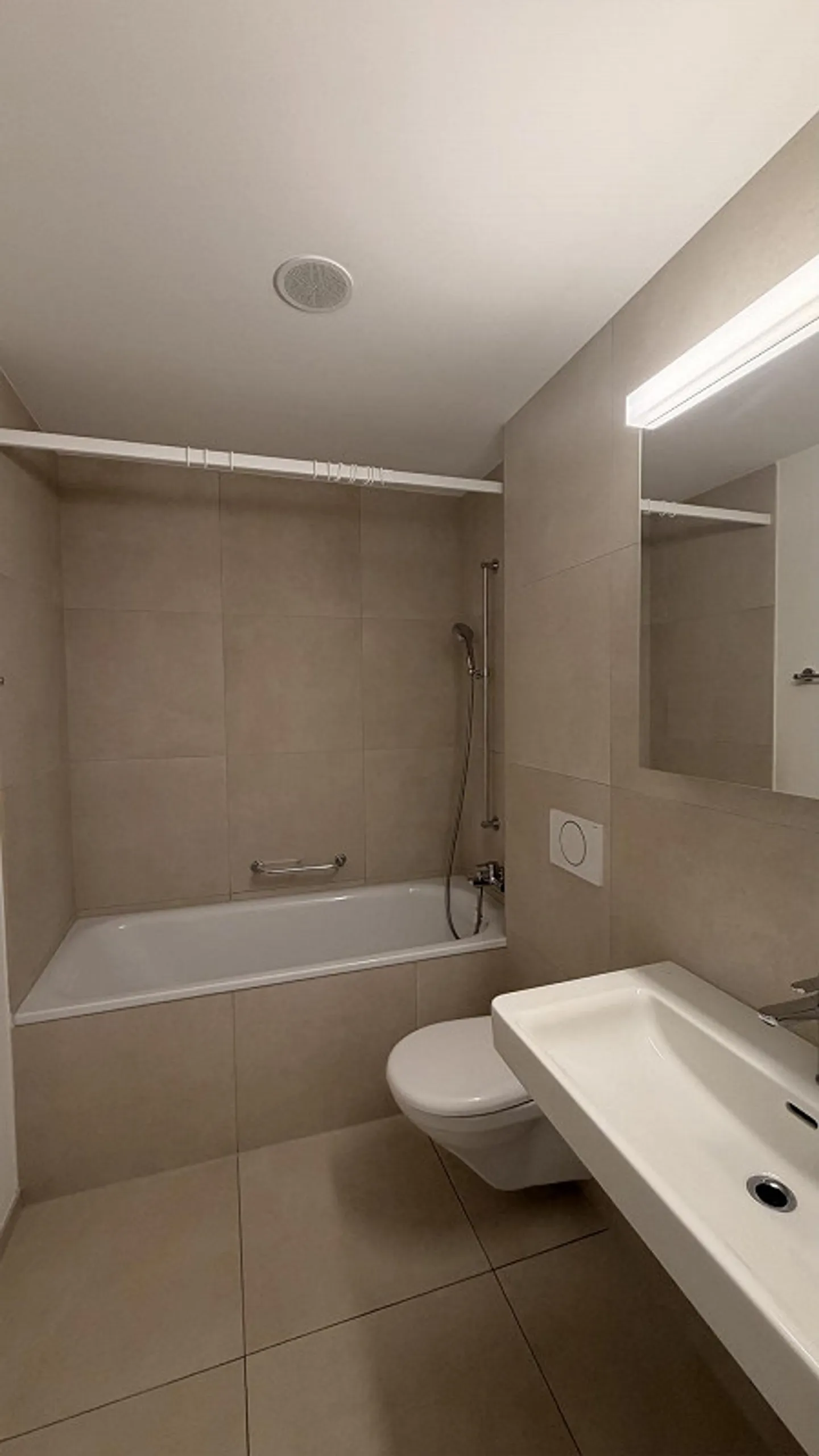 New modern 3.5 room apartment with charm in farmhouse on the ground floor - Photo 4 of 5
