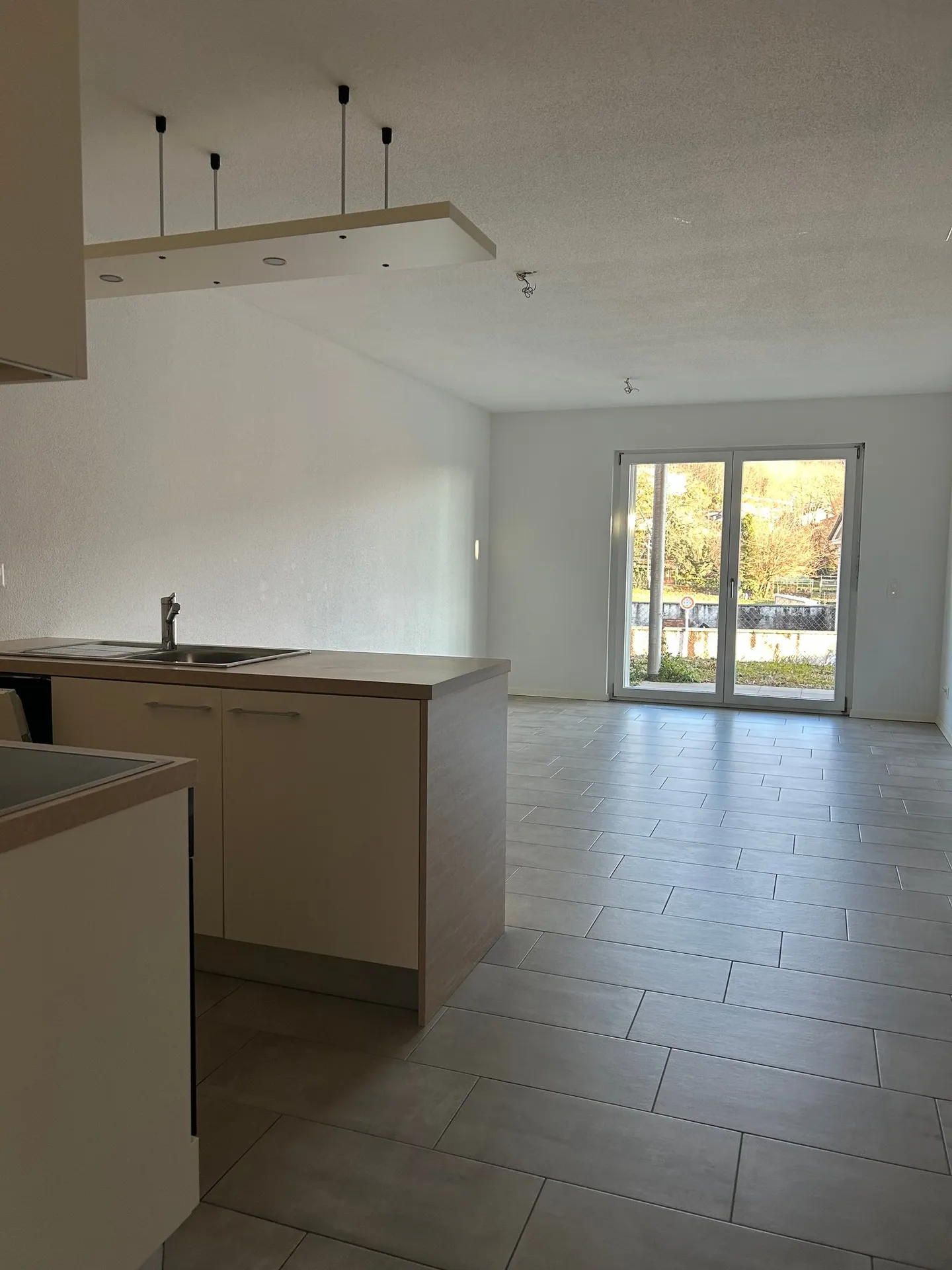 PONTE CAPRIASCA - 3.5-ROOM APARTMENT WITH GARDEN FOR RENT - Photo 3 of 9