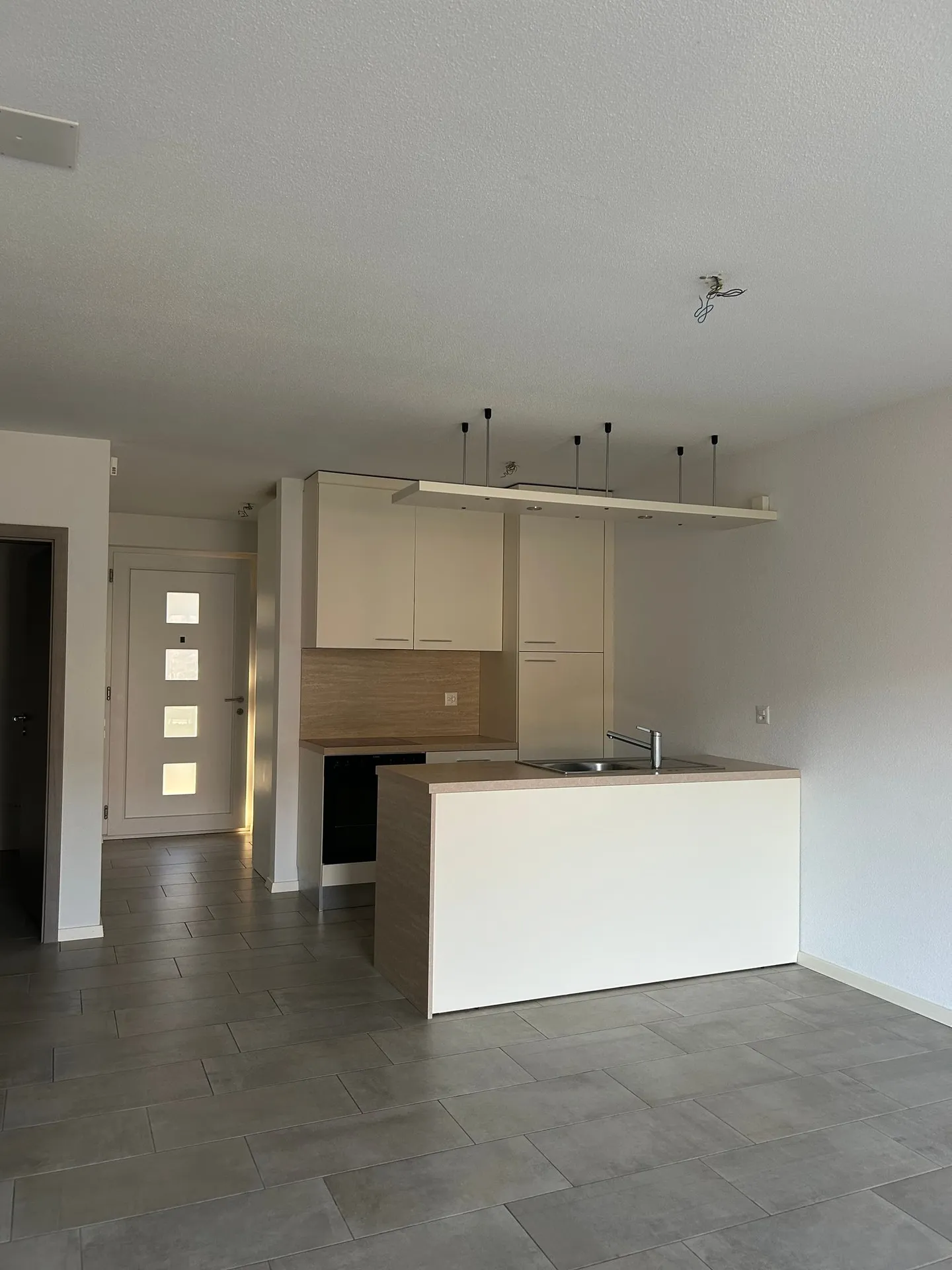 PONTE CAPRIASCA - 3.5-ROOM APARTMENT WITH GARDEN FOR RENT - Photo 4 of 9