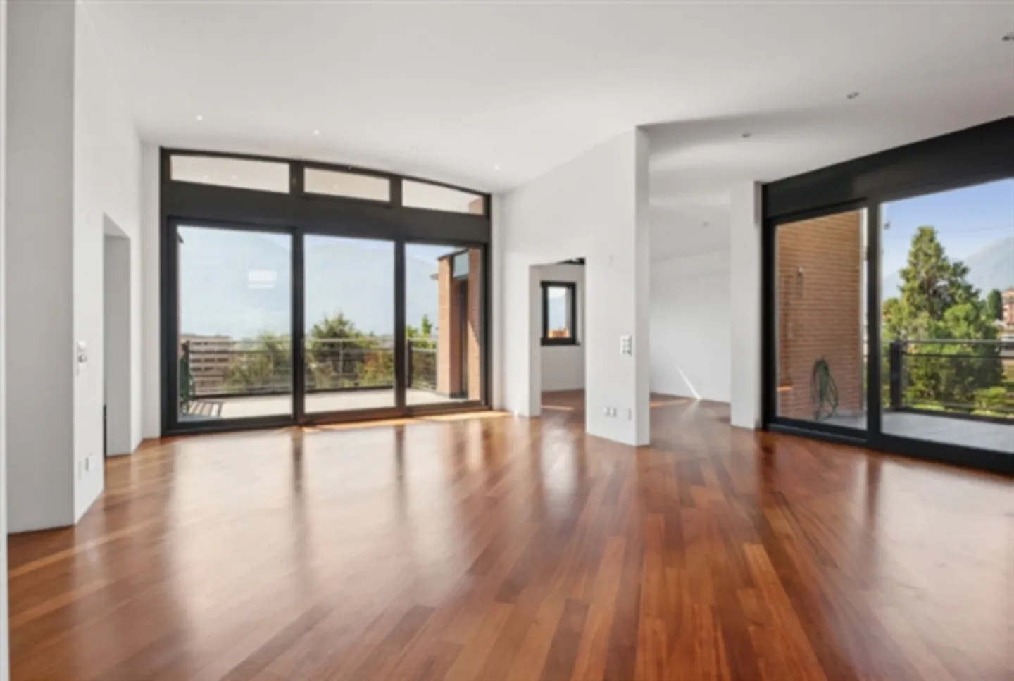 Penthouse de 4,5 pièces à louer au centre, à quelques pas du lac - Photo 3 sur 15