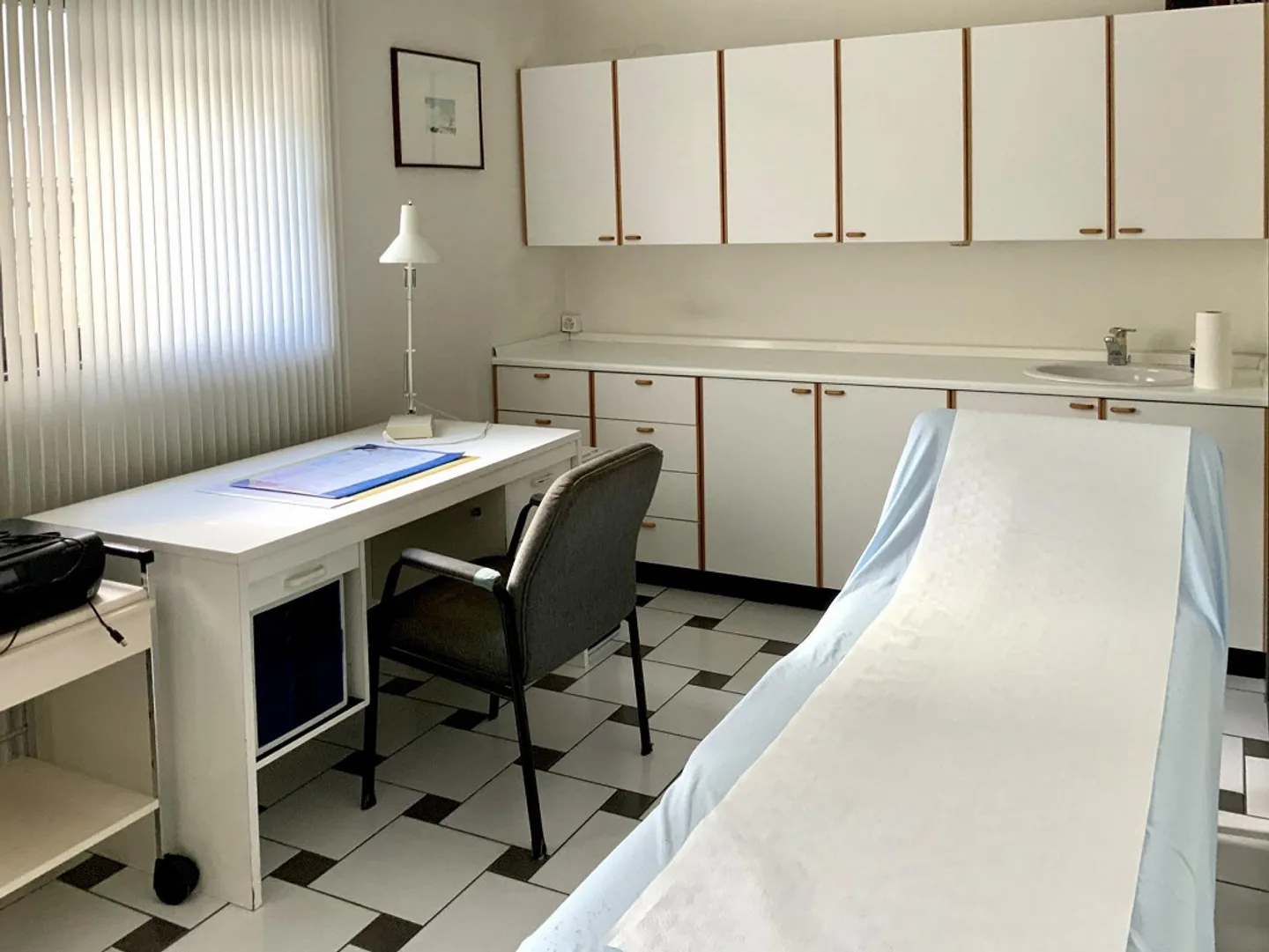 FAIDO - MEDICAL PRACTICE ROOM FOR RENT - Photo 9 of 9
