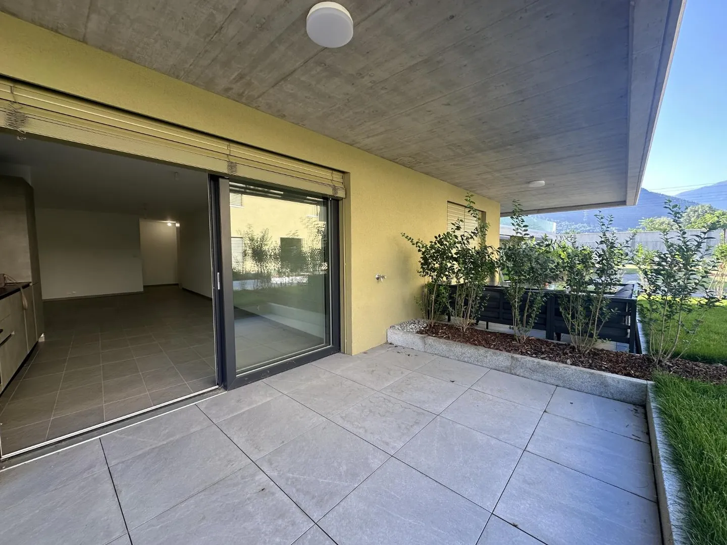 Appartement moderne avec jardin - Photo 2 sur 16