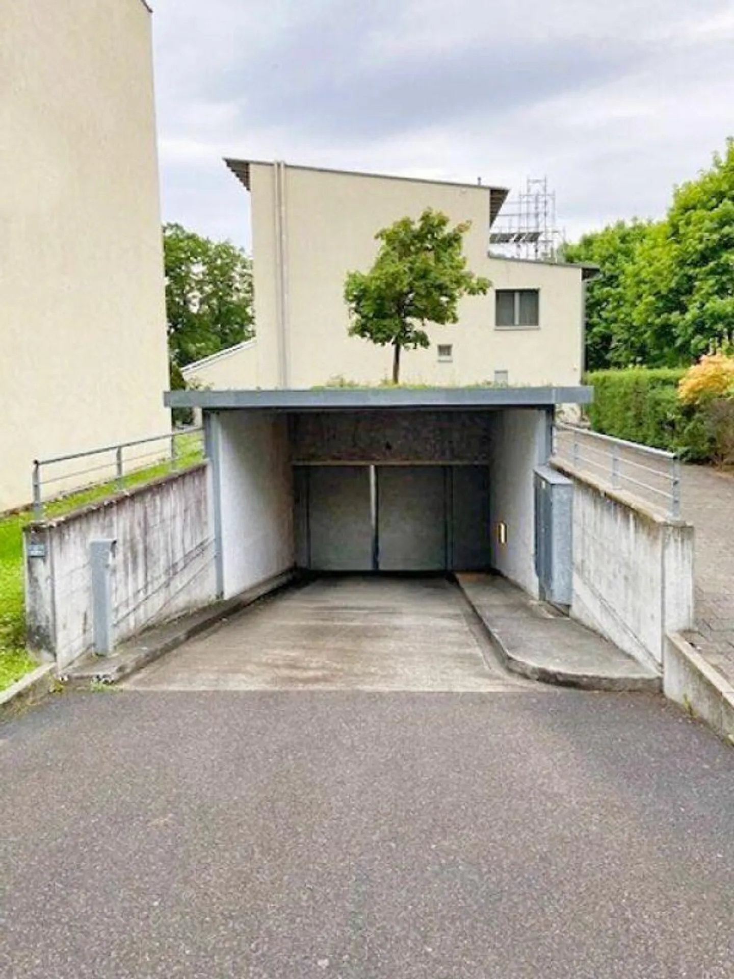 Box auto in autorimessa ad Arlesheim - Foto 2 di 5