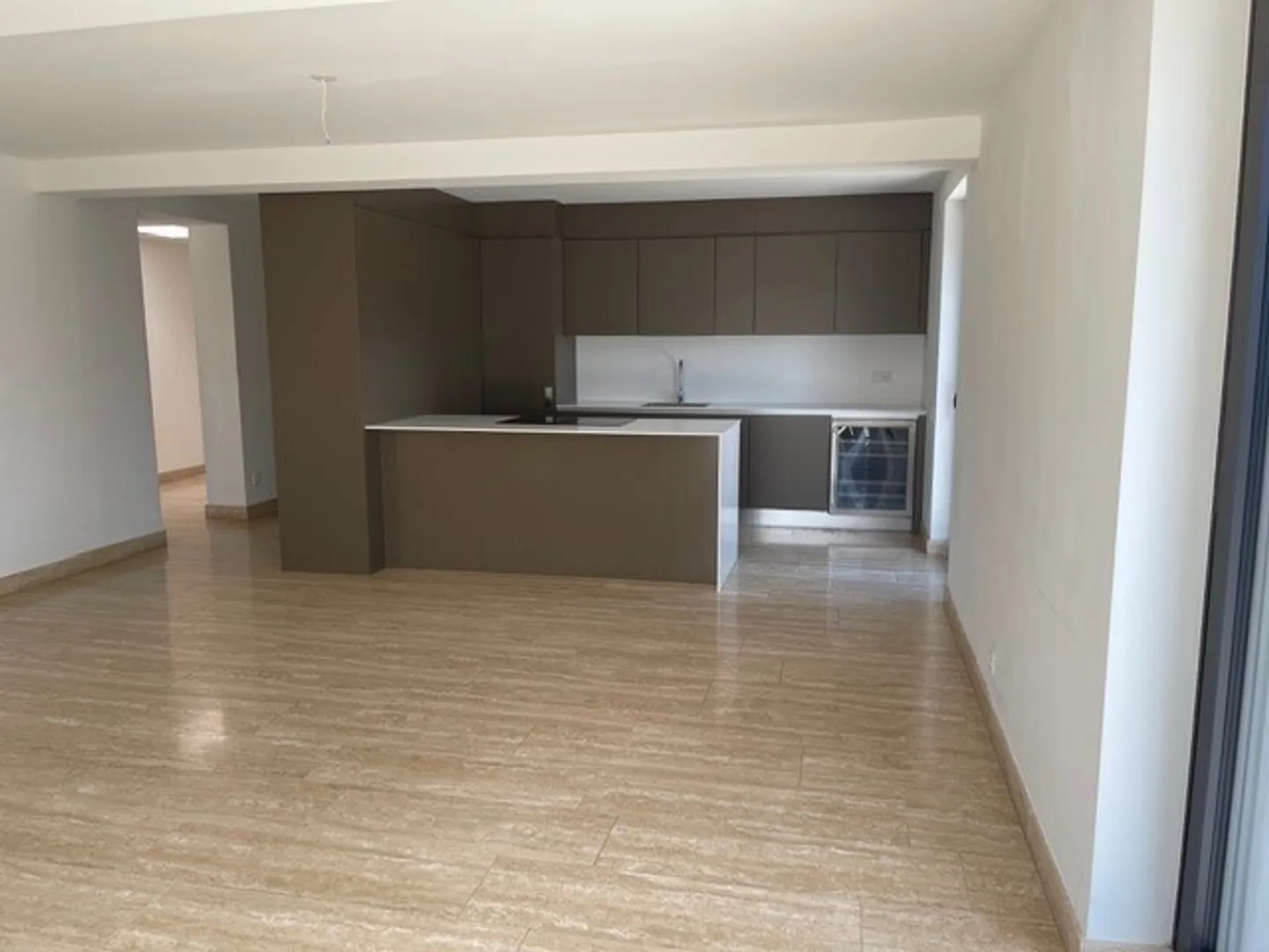 EXKLUSIVES PENTHOUSE MIT EDLEN AUSSTATTUNGEN IM HERZEN VON LUGANO - Foto 1 von 7