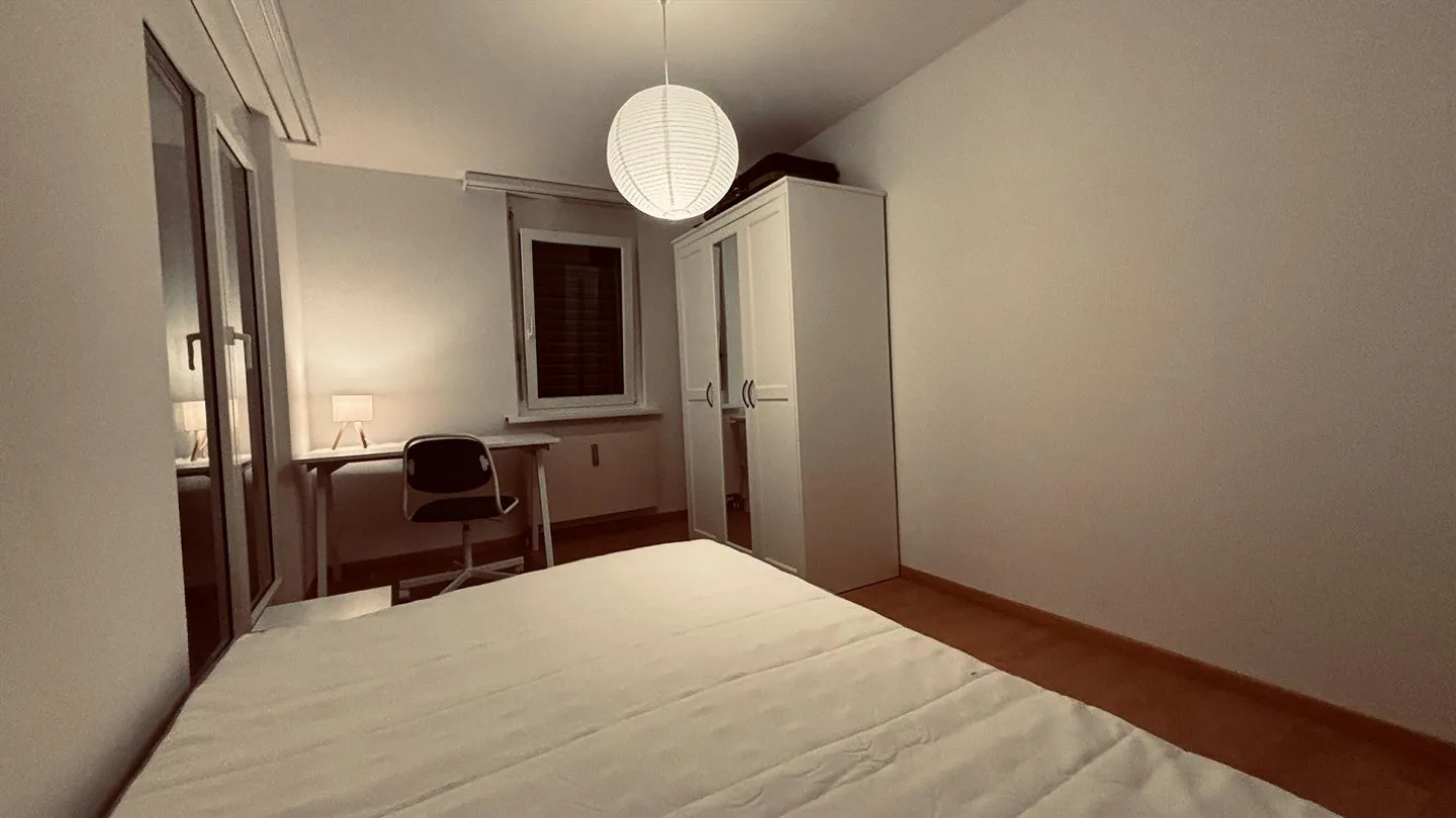 Bright furnished room in shared apartment 12m central, quiet, sunny, balcony - Photo 6 of 16