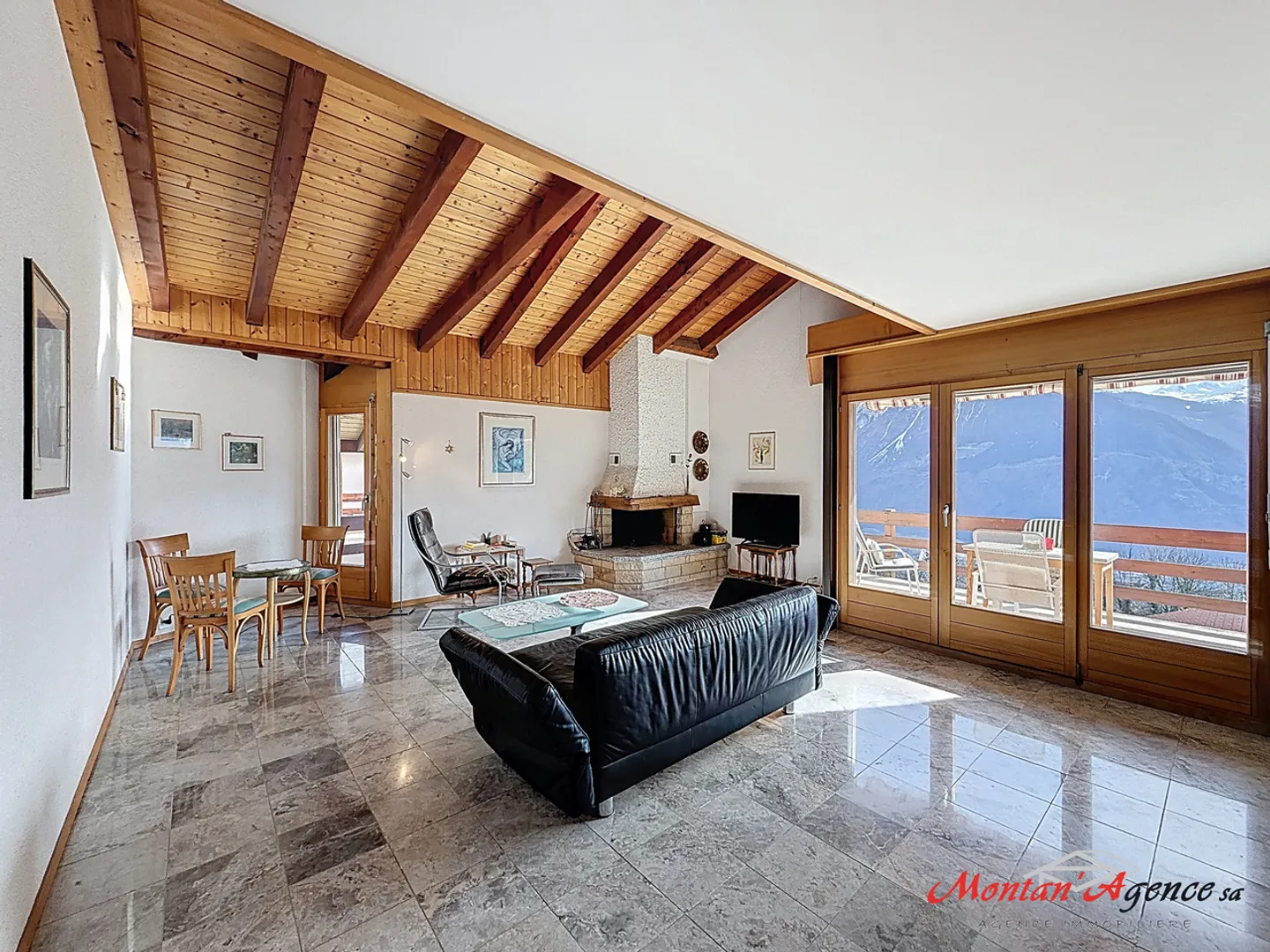 Appartement spacieux avec vue alpine - Photo 1 sur 10
