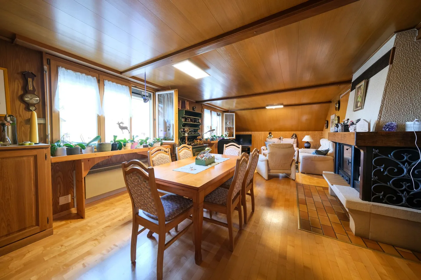 Vielseitiges Mehrfamilienhaus - Foto 2 von 17