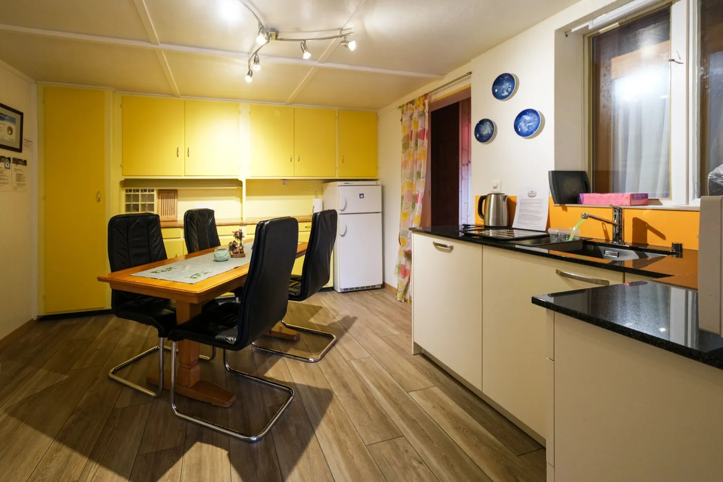 Vielseitiges Mehrfamilienhaus - Foto 4 von 17