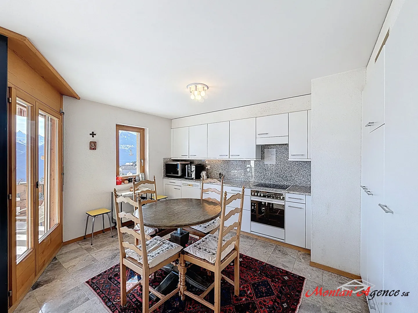 Appartement spacieux avec vue alpine - Photo 2 sur 10