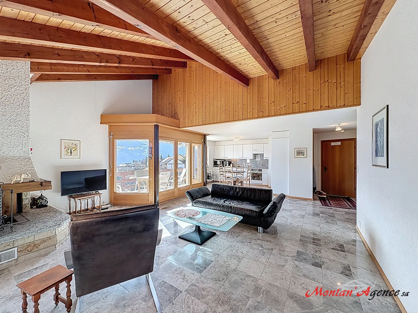 Appartement spacieux avec vue alpine - Photo 3 sur 10