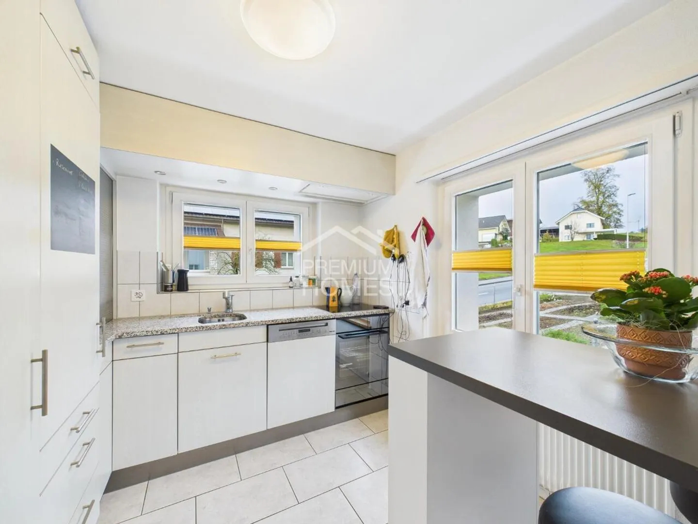 Questa casa da sogno garantisce una vista libera sul verde - Foto 3 di 10