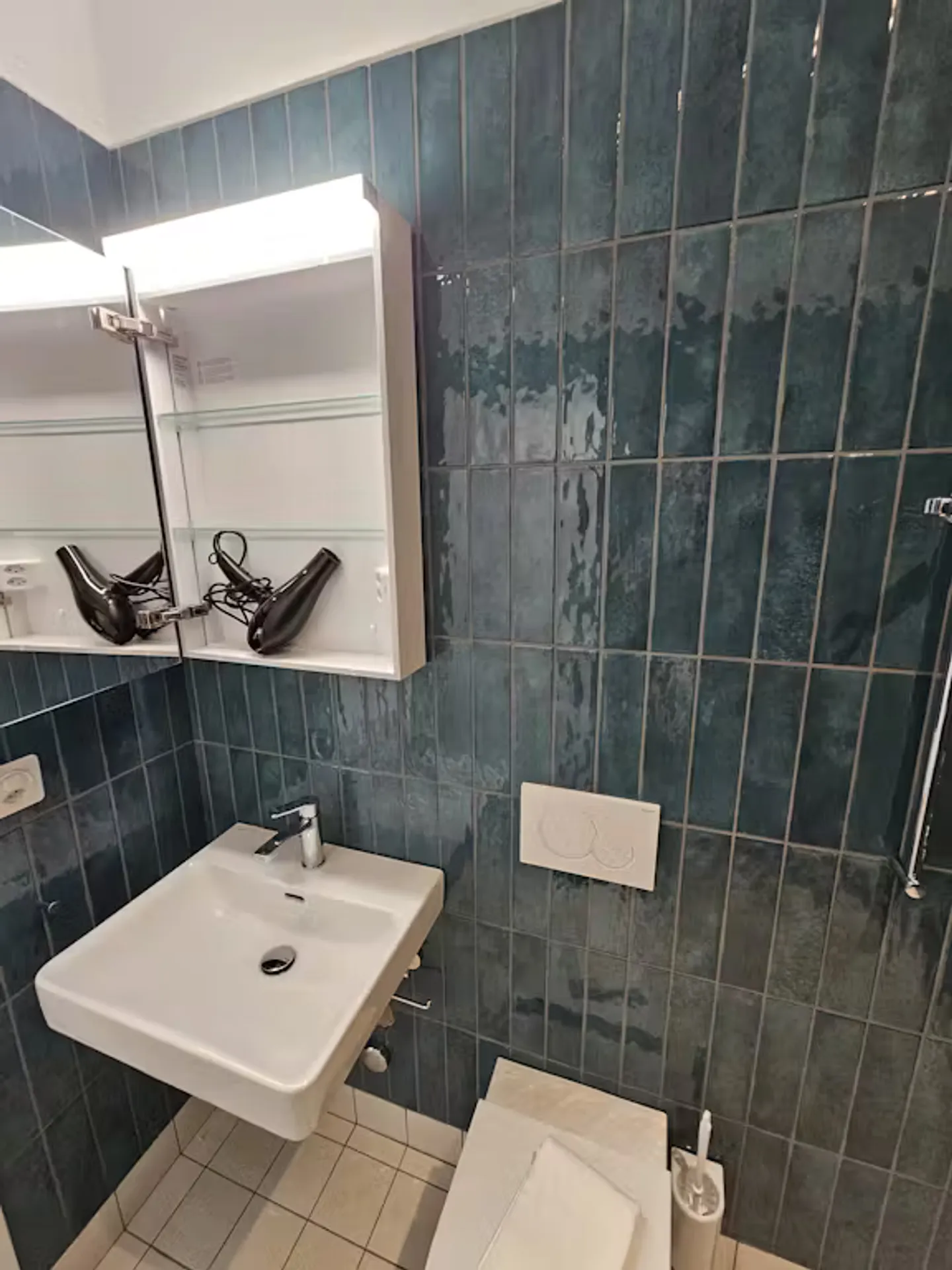 Modern Apartment in Zürich - Photo 9 of 10