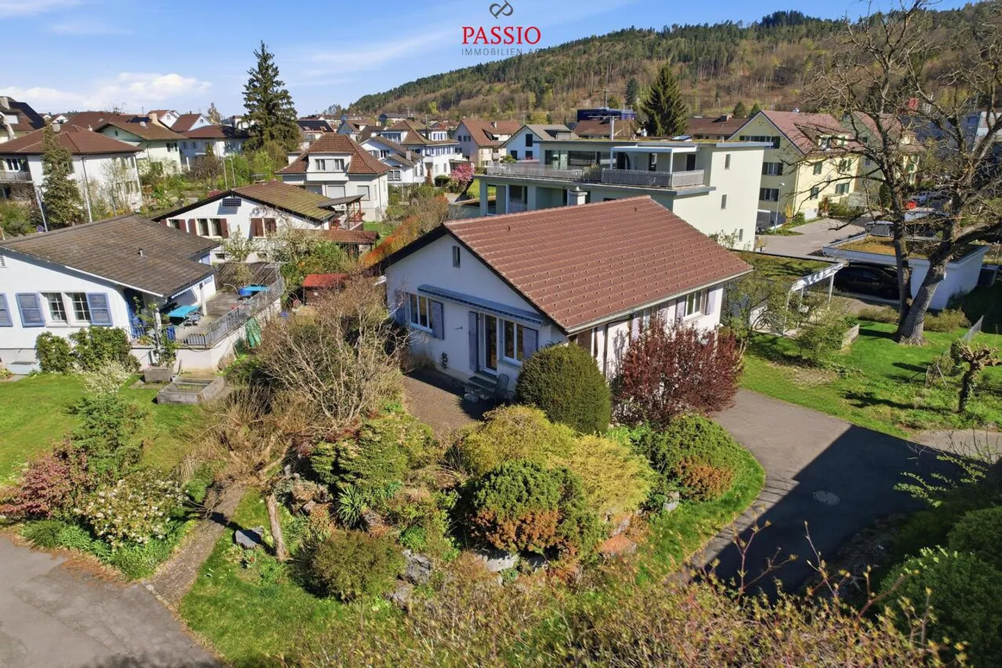 Beautiful 4.5-(5.5-)room single-family house with garden and lots of charm - Photo 2 of 33