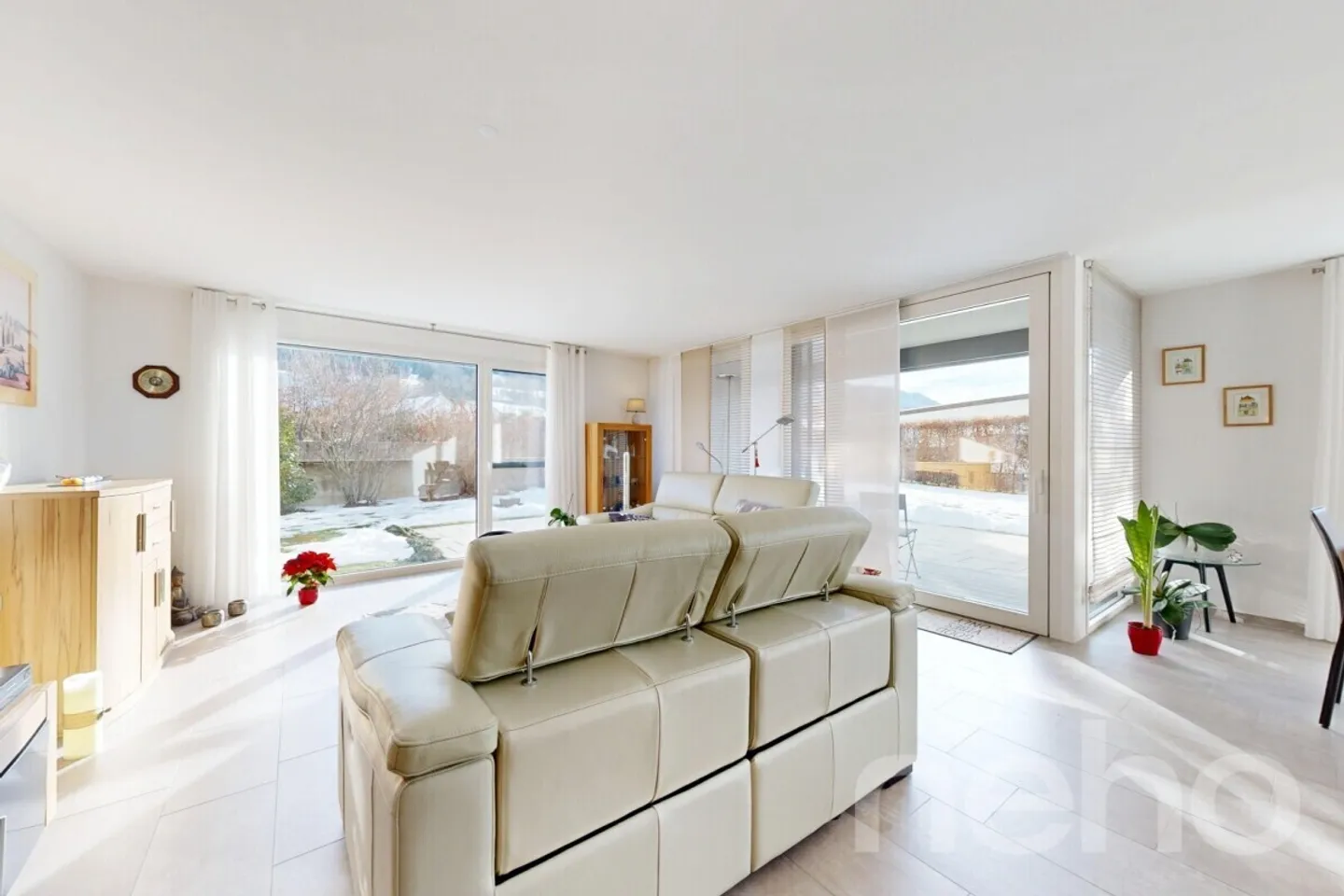 Contemporary garden-level apartment with large private garden - Photo 5 of 12