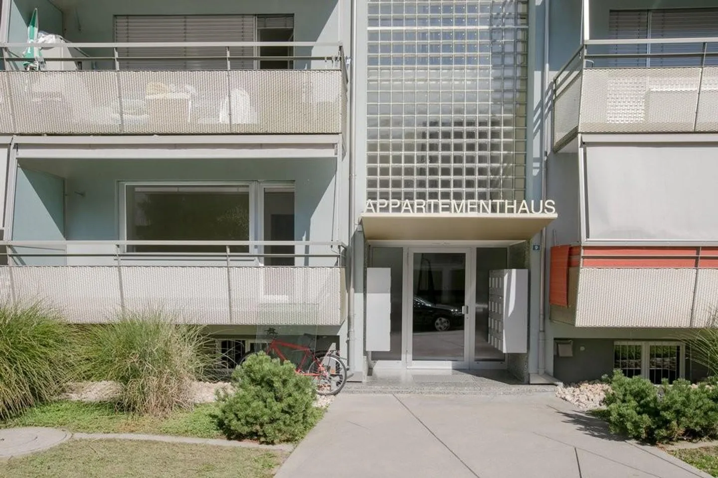 RENT WITHOUT DEPOSIT - Living in a central and quiet location - Photo 1 of 5