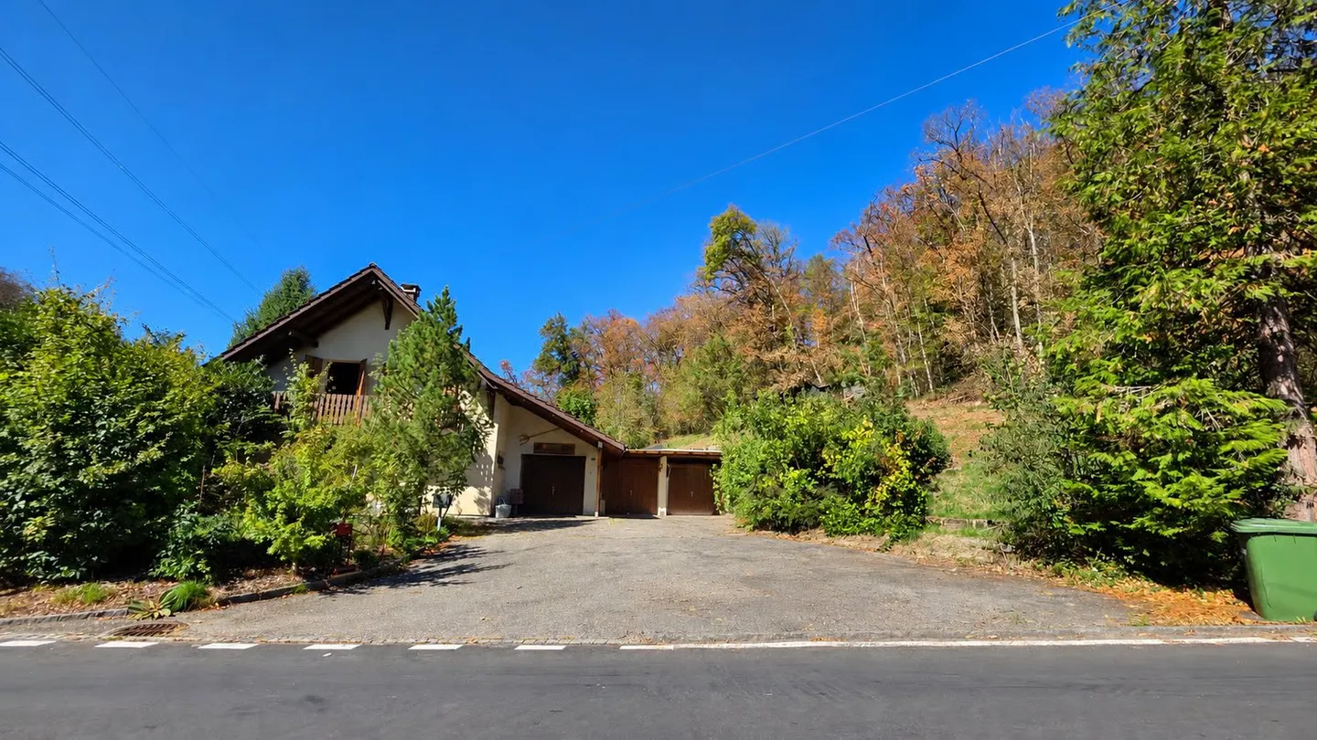 Charmantes Einfamilienhaus mit eigenem Wald - Foto 1 von 20
