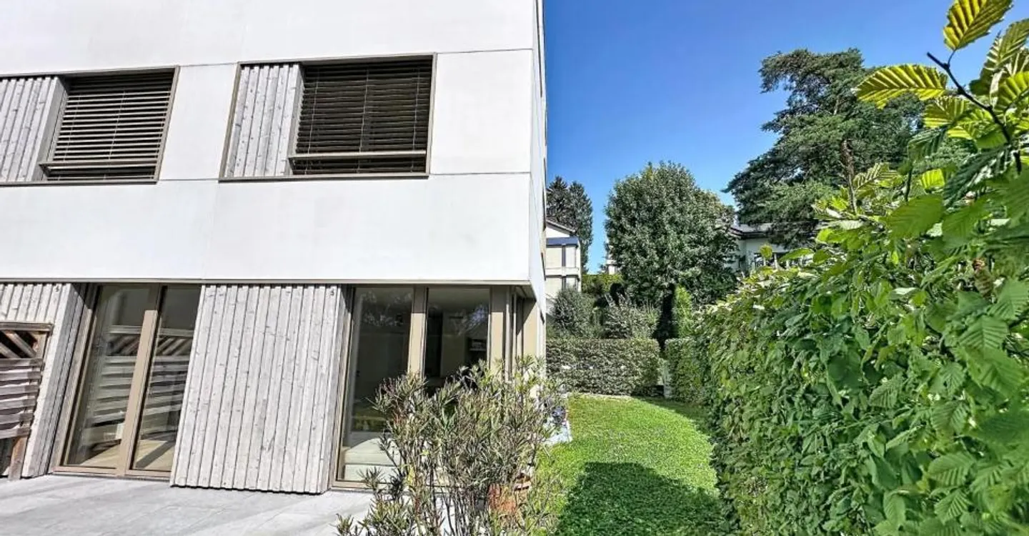 Villa familiare illuminata con giardino, un ambiente di vita ideale - Foto 9 di 12