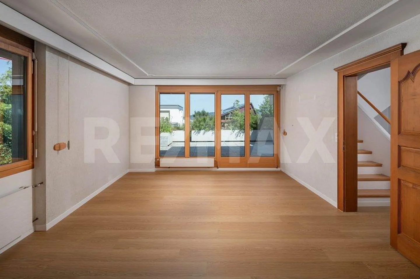 Well-maintained 6-room single-family house with a wide view and garden idyll - Photo 5 of 13