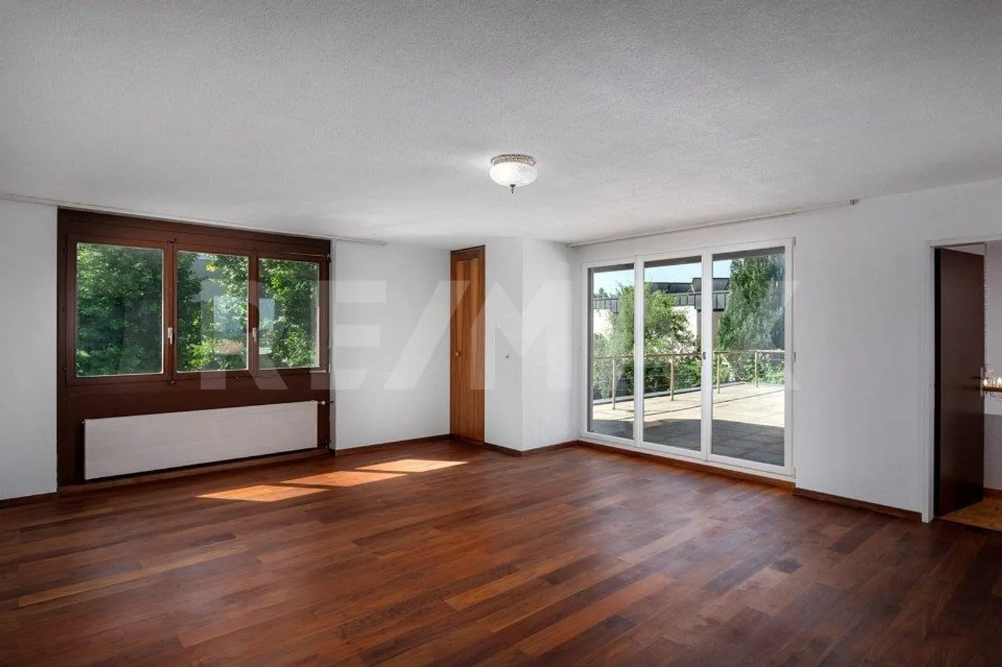 Well-maintained 6-room single-family house with a wide view and garden idyll - Photo 7 of 13