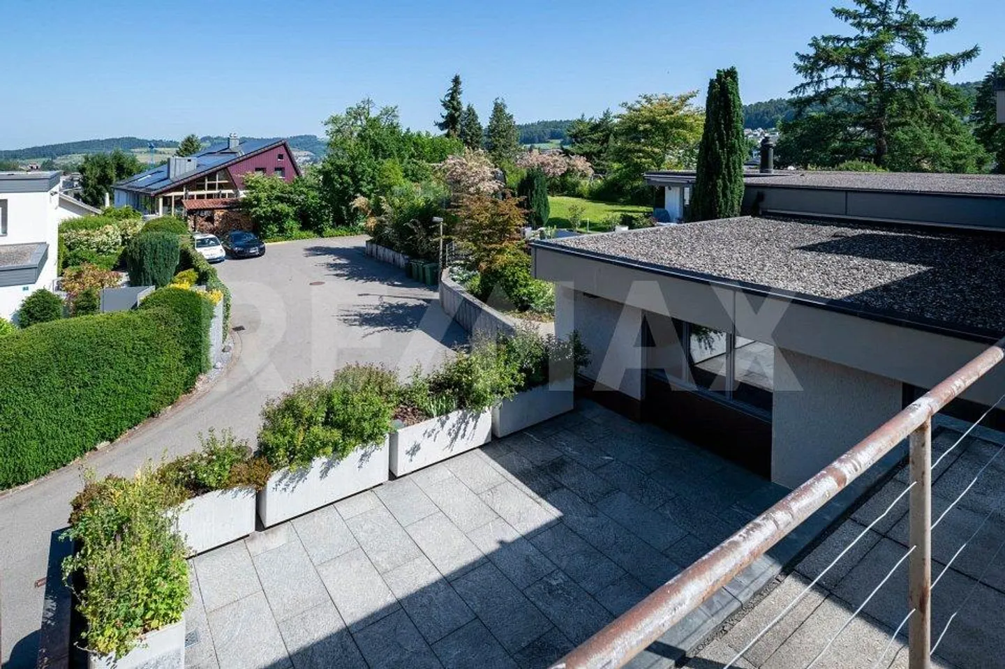 Well-maintained 6-room single-family house with a wide view and garden idyll - Photo 9 of 13