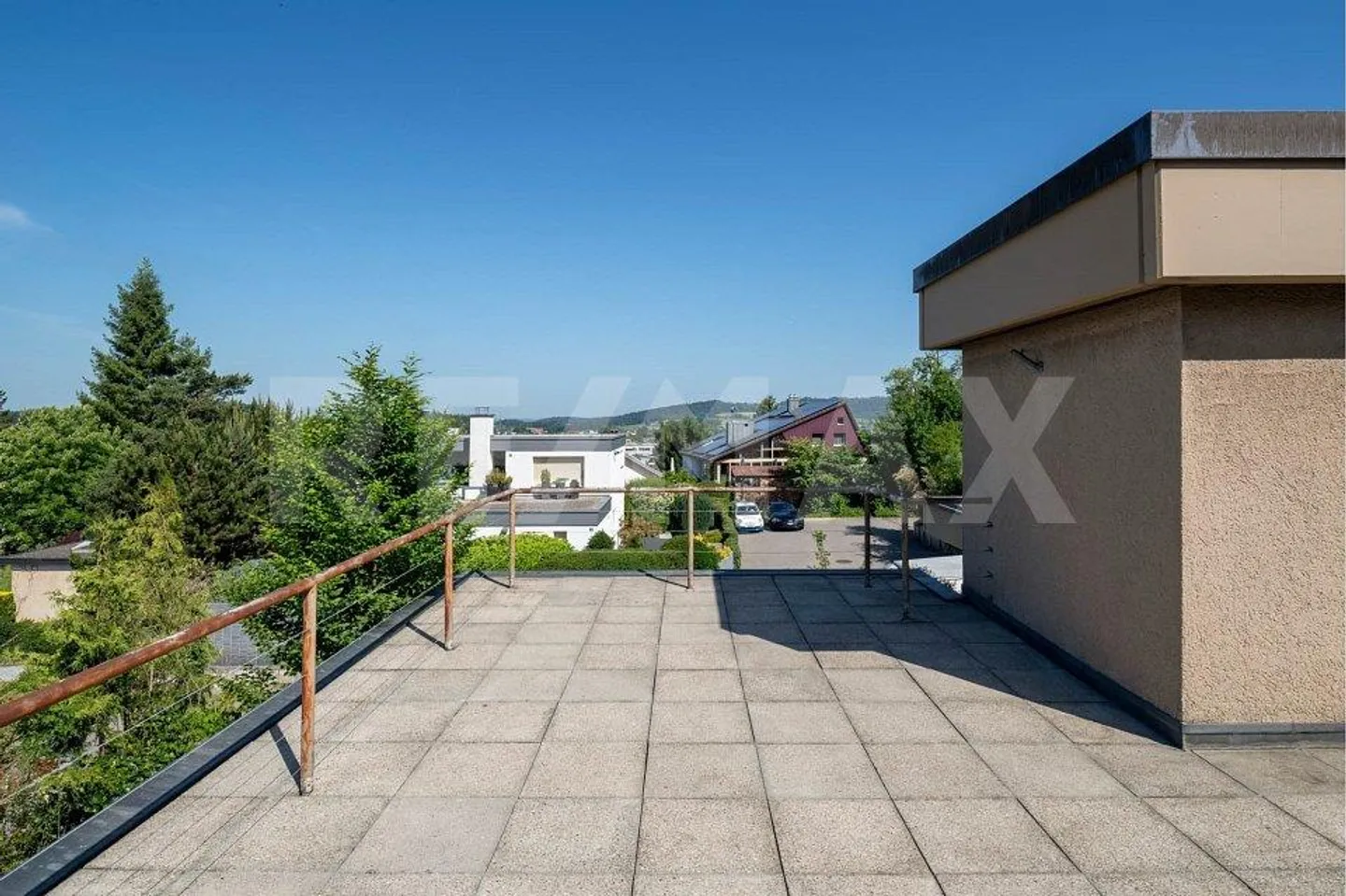 Well-maintained 6-room single-family house with a wide view and garden idyll - Photo 8 of 13