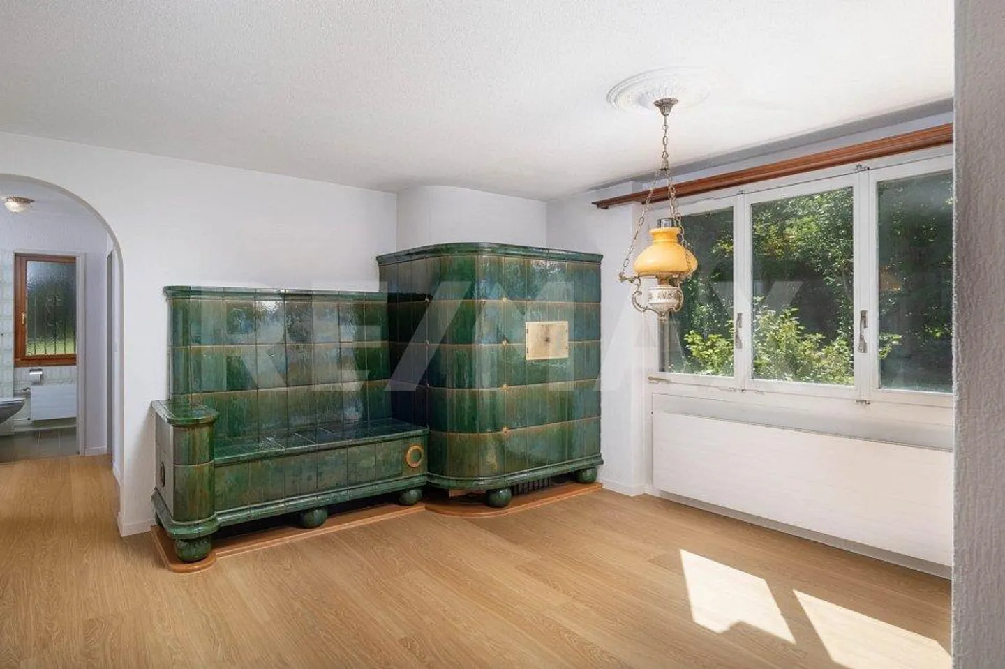 Well-maintained 6-room single-family house with a wide view and garden idyll - Photo 10 of 13