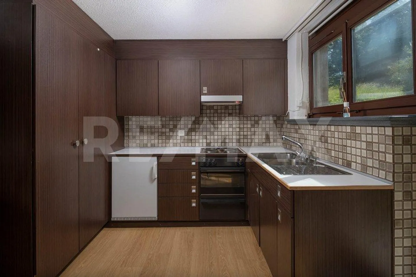Well-maintained 6-room single-family house with a wide view and garden idyll - Photo 13 of 13
