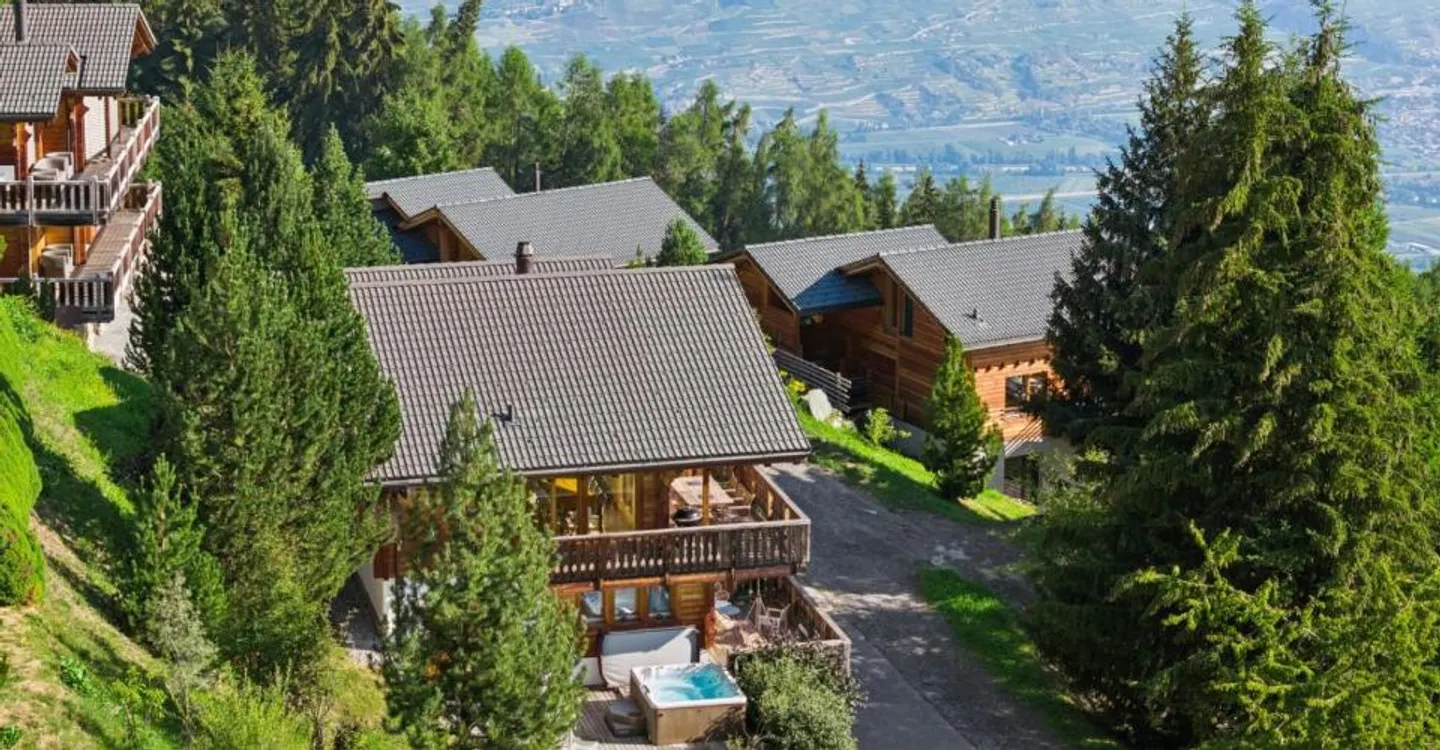Residenza secondaria - Una proprietà eccezionale alle porte delle 4 valli - Foto 2 di 13