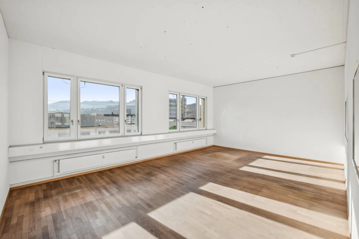 Attractive and versatile office space for rent in Buss Industrial Park - Photo 6 of 20