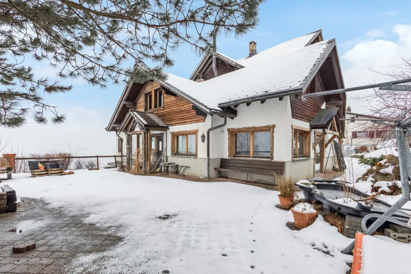 Ex Albergo di Montagna Haldi - Proprietà Unica con Grande Potenziale - Foto 2 di 13