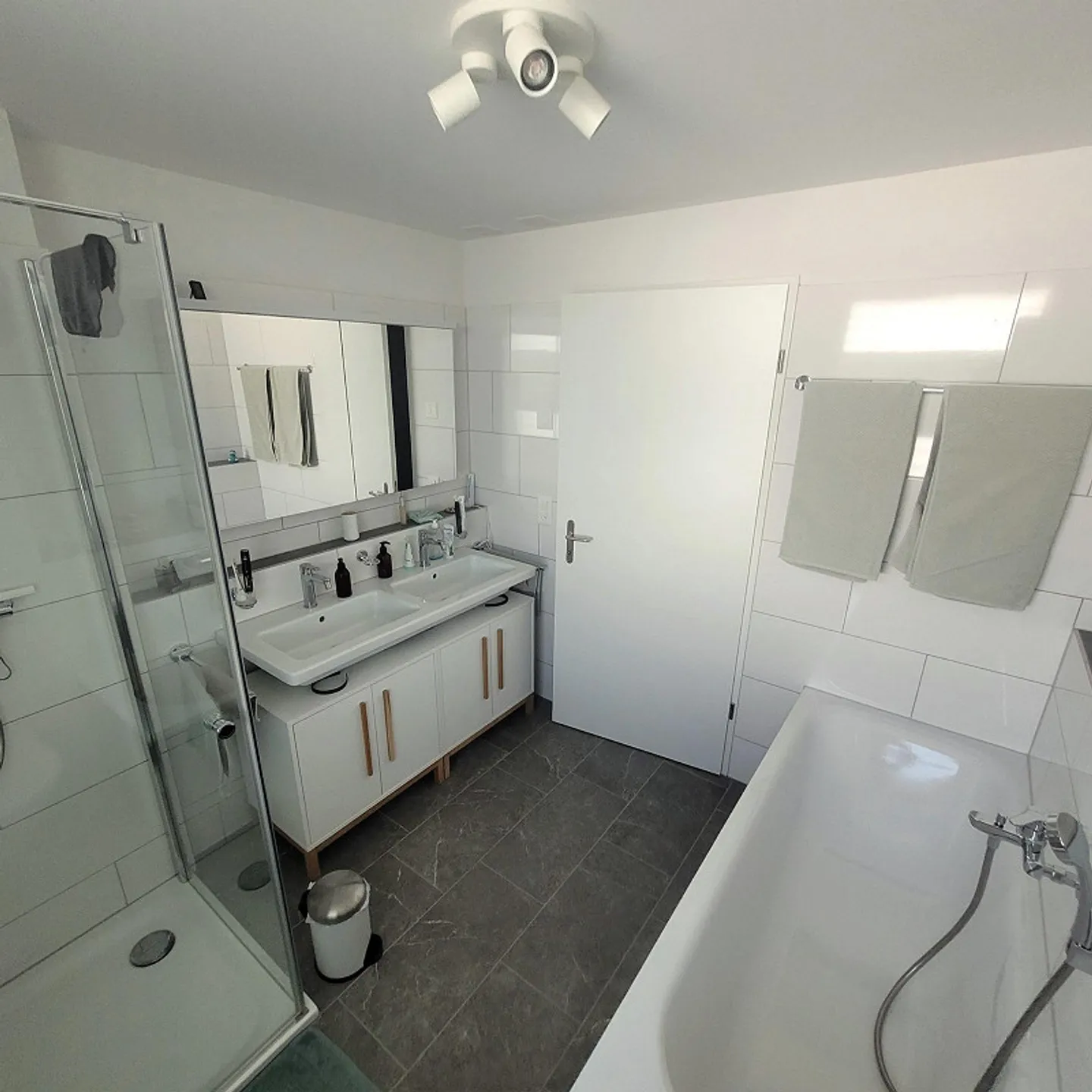 Recherche d'un nouveau locataire pour une maison individuelle moderne de 5,5 pièces ! - Photo 5 sur 10