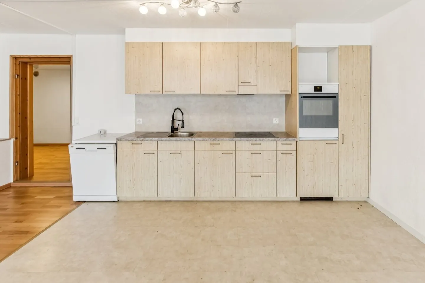 Ex Albergo di Montagna Haldi - Proprietà Unica con Grande Potenziale - Foto 7 di 13