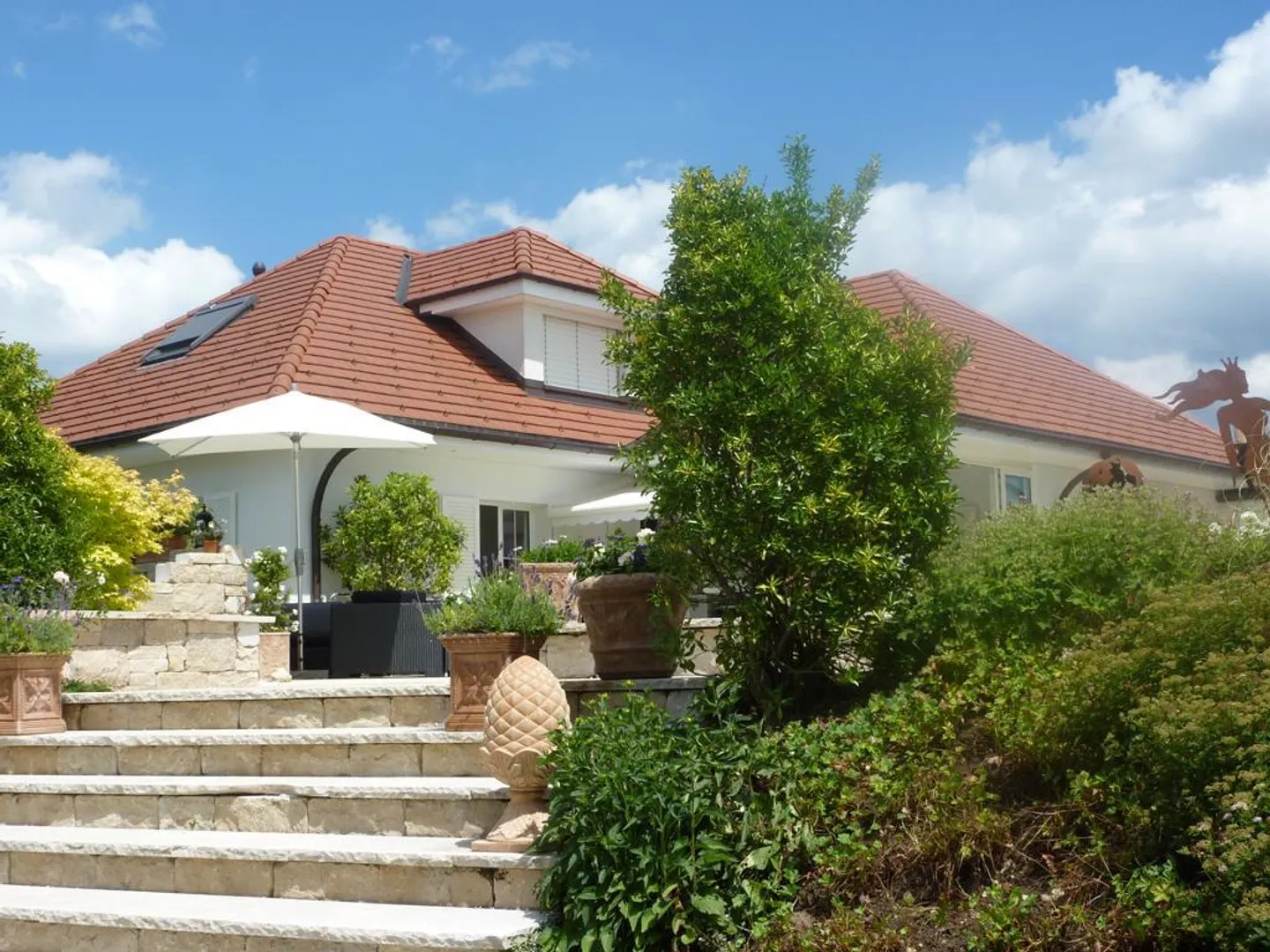 Exclusive single-family home with pool, large garden and building reserve - Photo 2 of 11