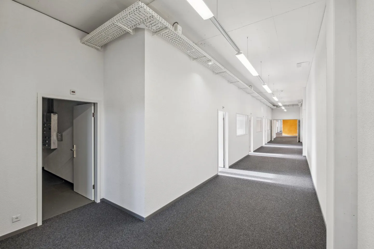 Attractive and versatile office space for rent in Buss Industrial Park - Photo 16 of 20